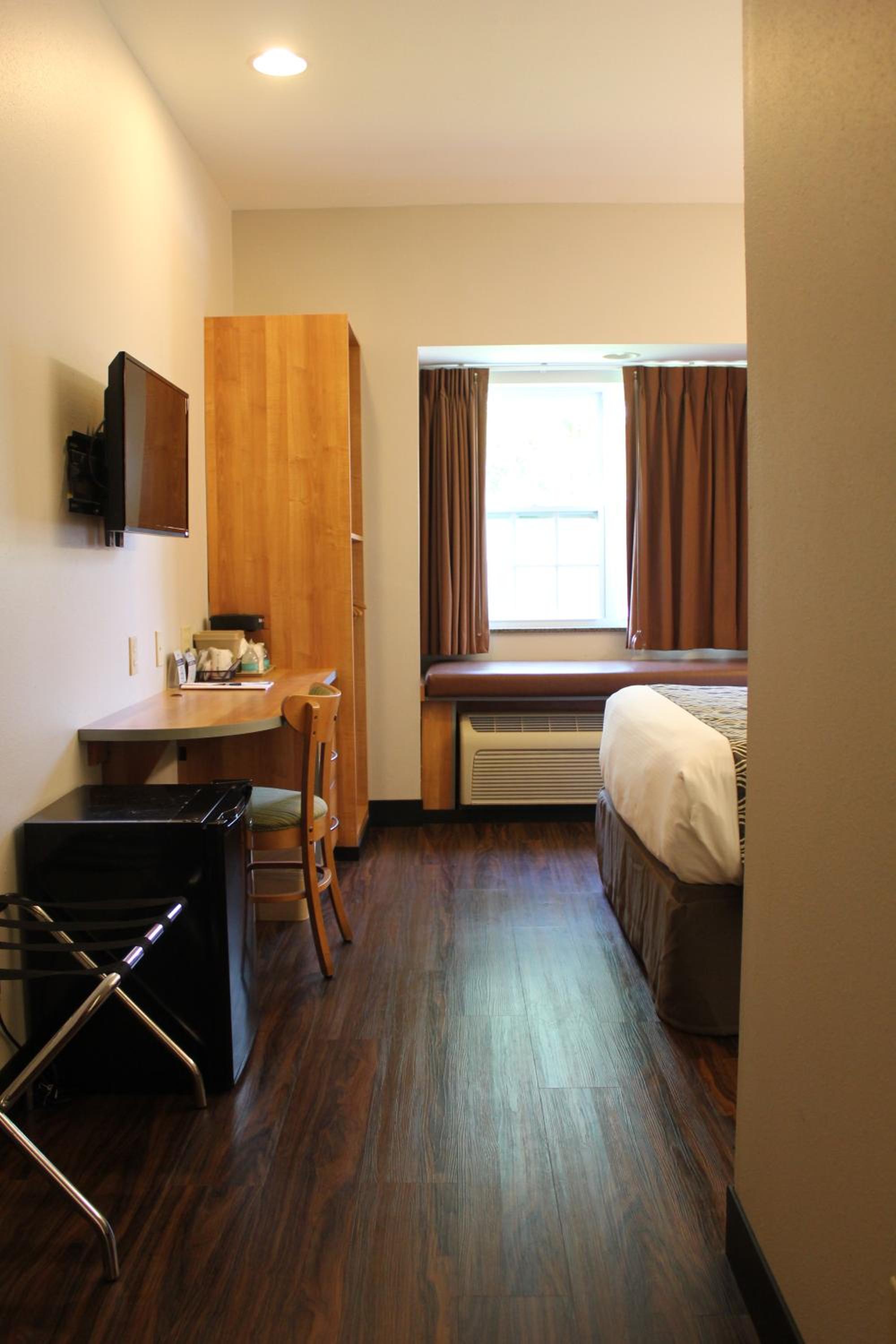 Queen Room - Disability Access/Non-Smoking photo 1