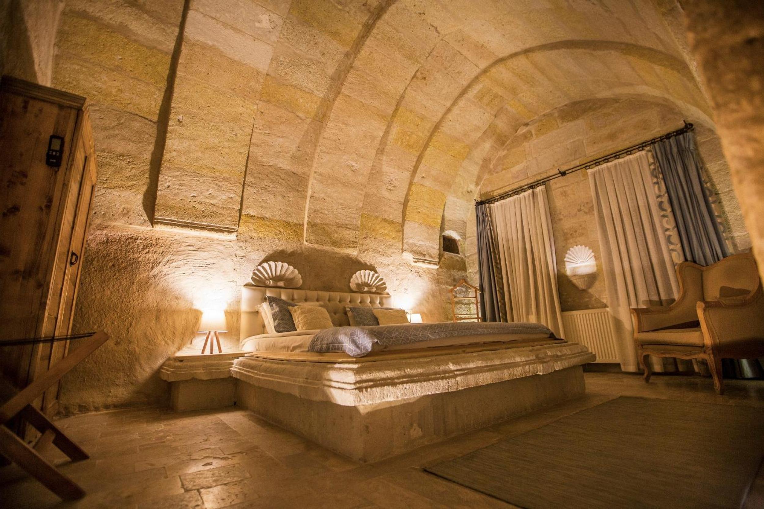 King Room with Balcony - Photo 1