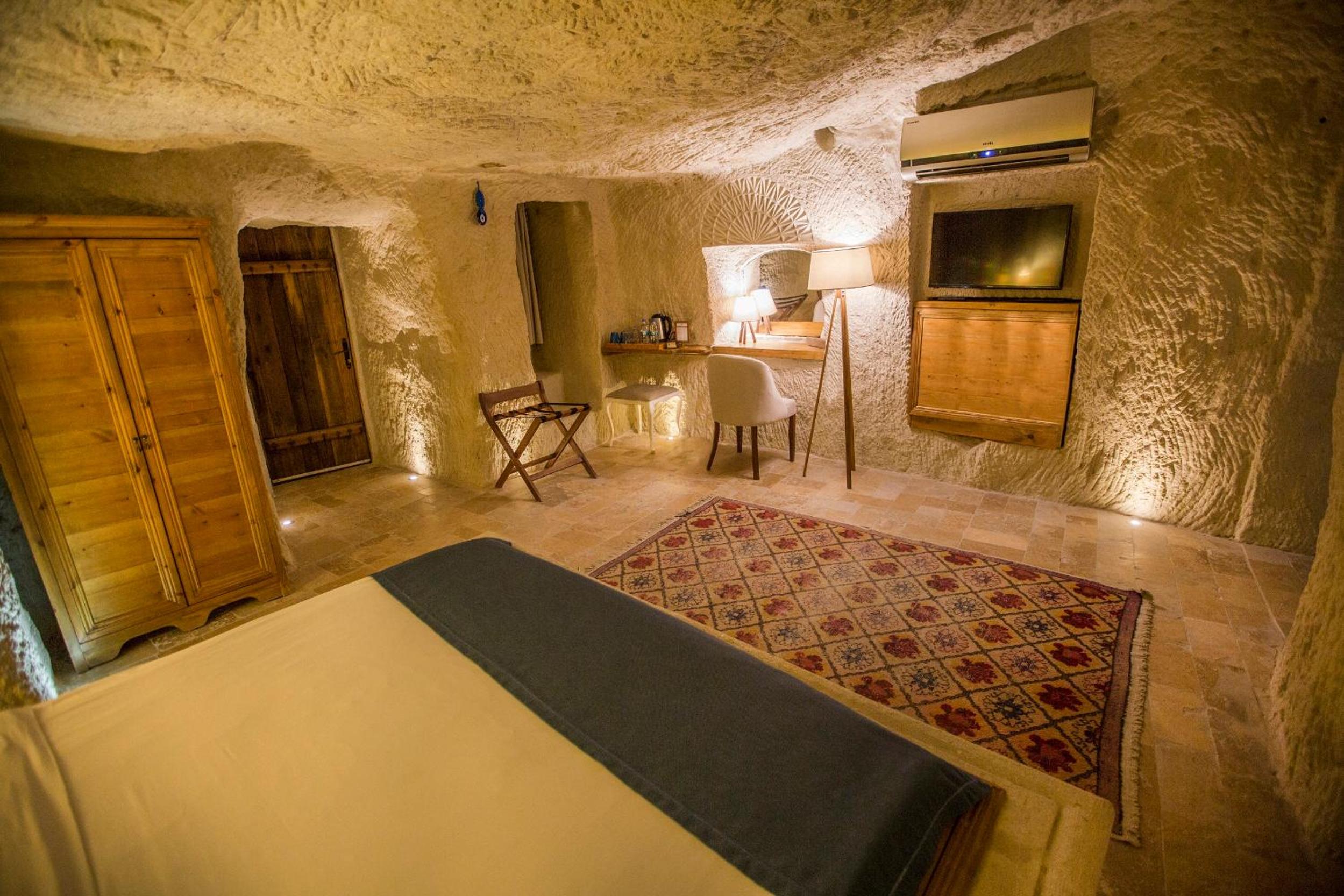 Standard King Room - Photo 4