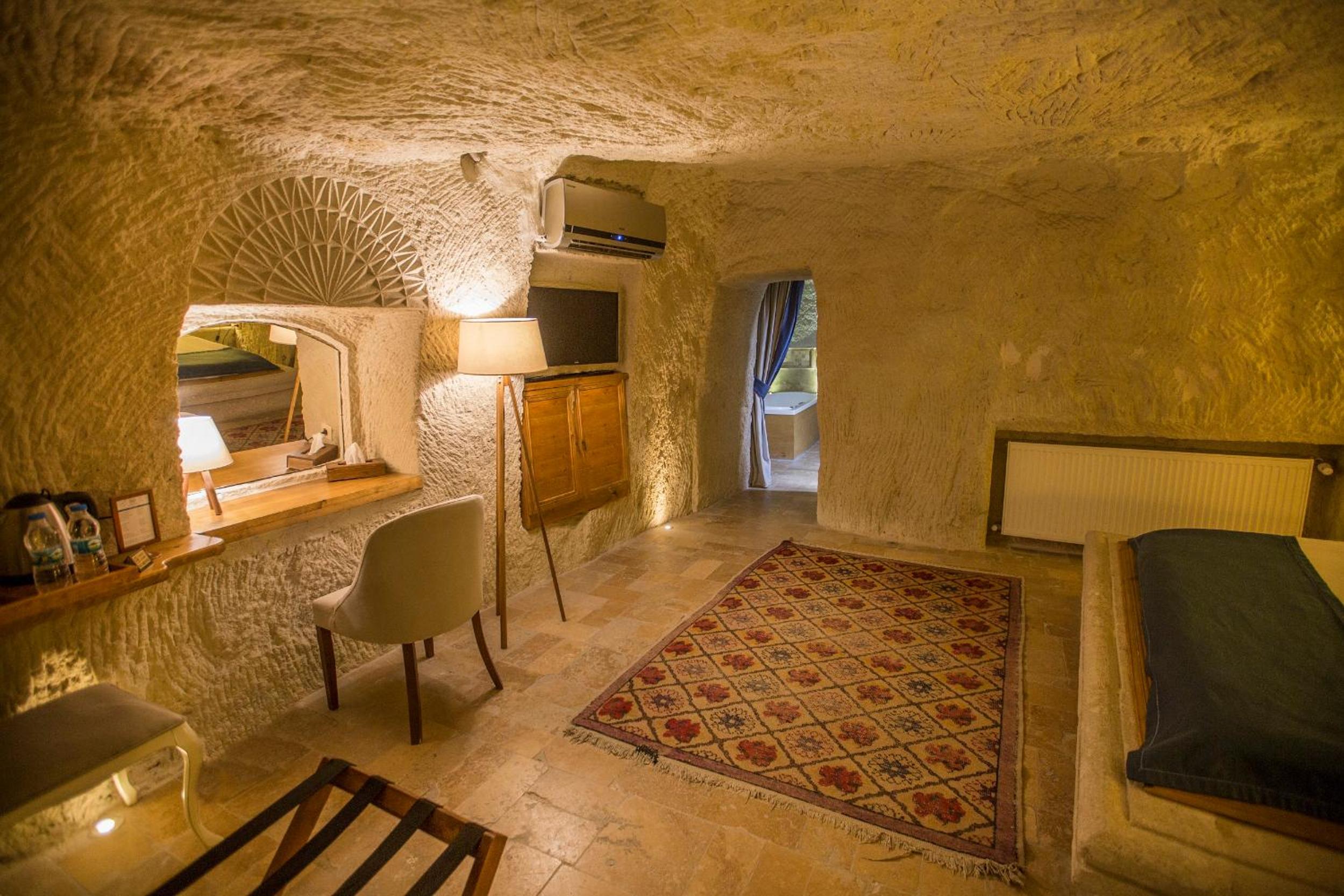 Standard King Room - Photo 6