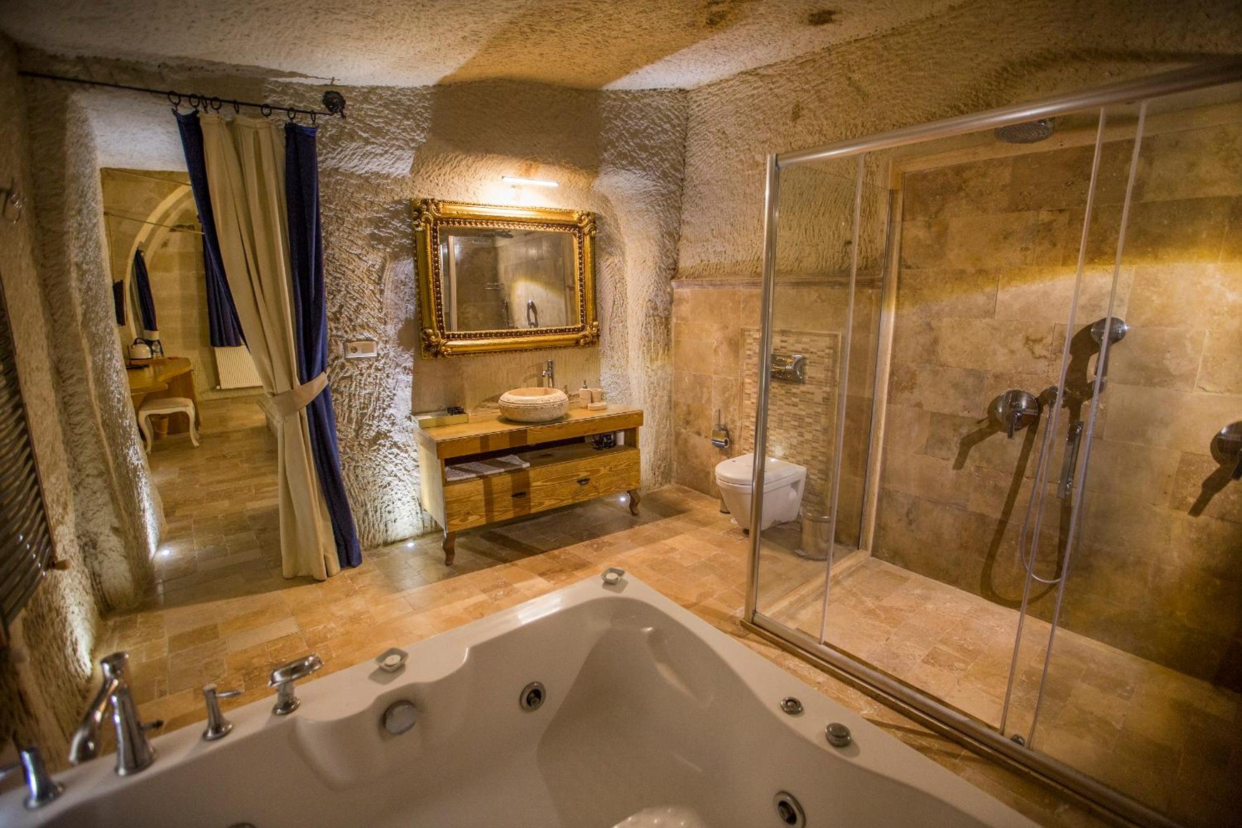 Deluxe Cave Suite - Photo 7