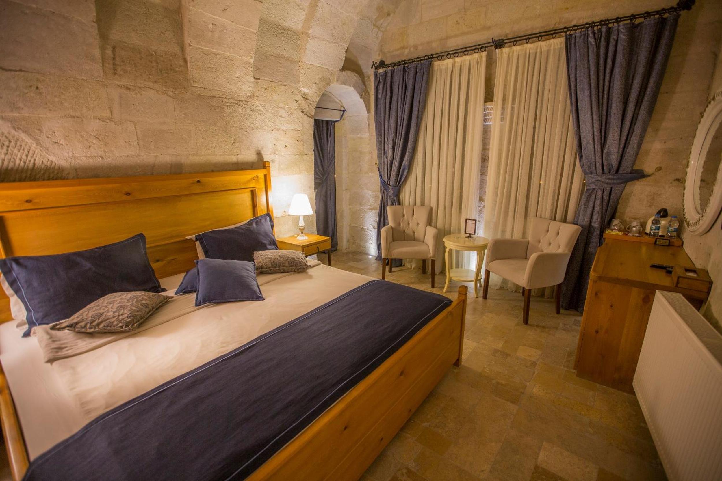 Premium Honeymoon Cave Suite - Photo 1