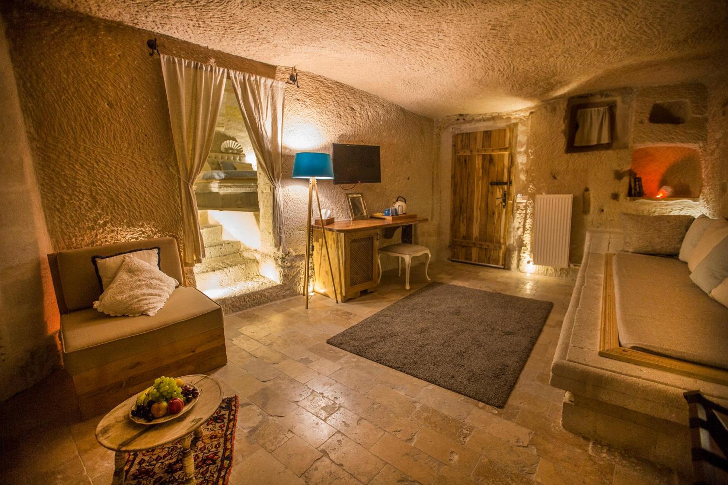 King Room with Balcony - Photo 4