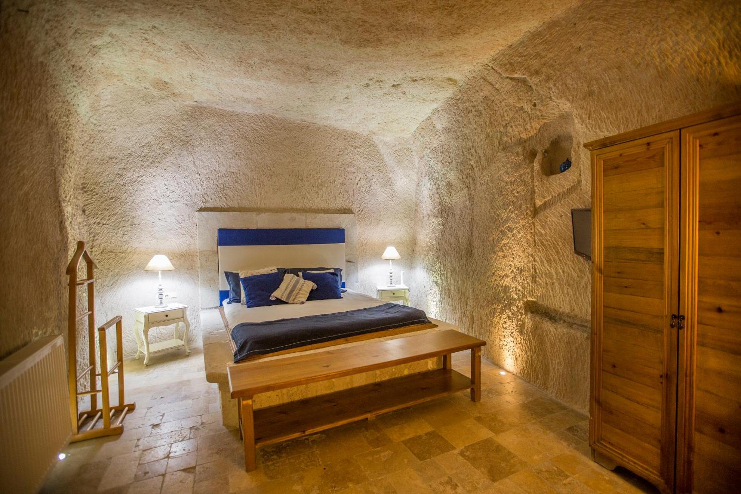 Cave Suite - Photo 1