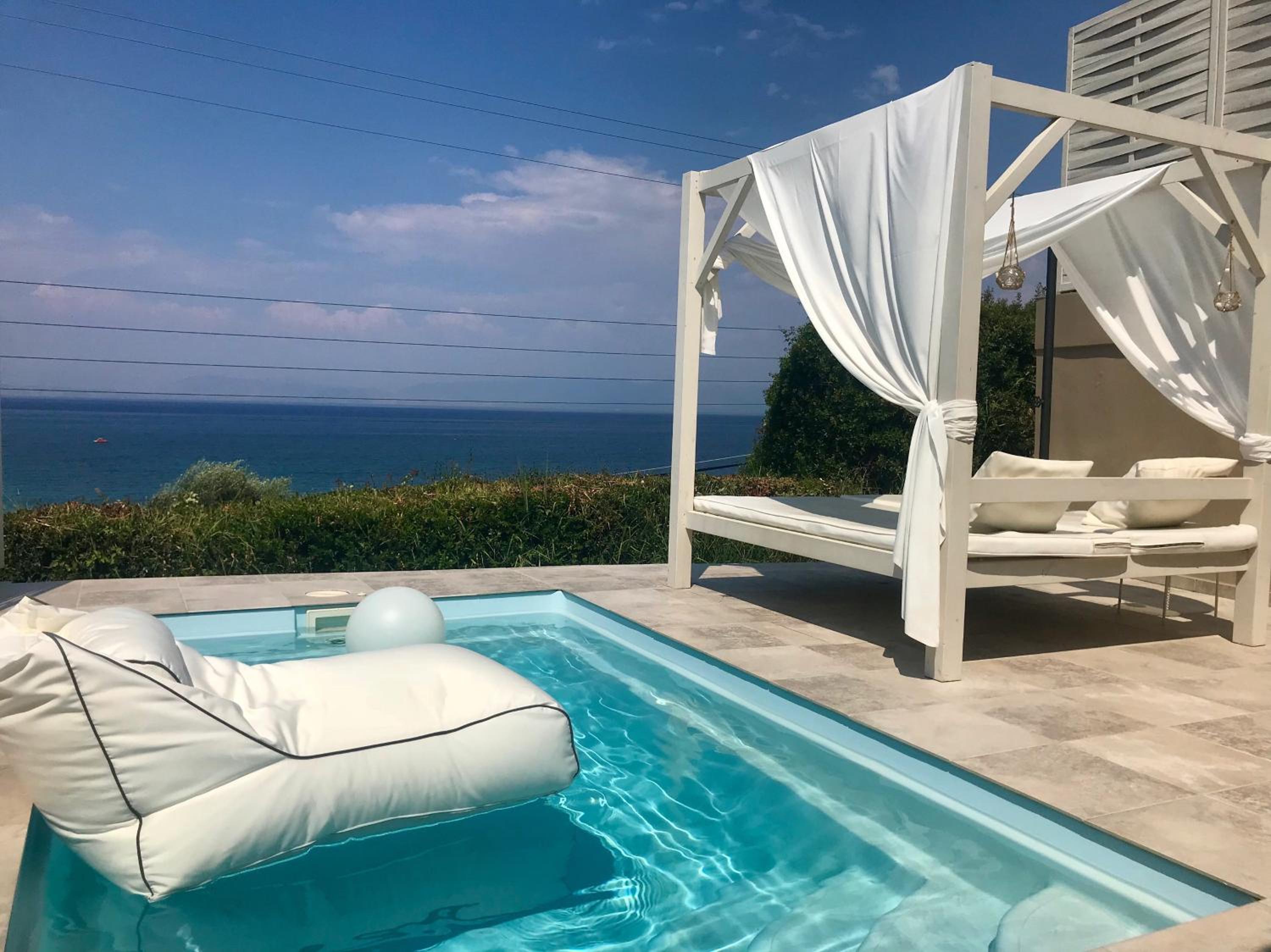 Premium Suite Sea View with Private Heated Pool and Hot Tub photo 2