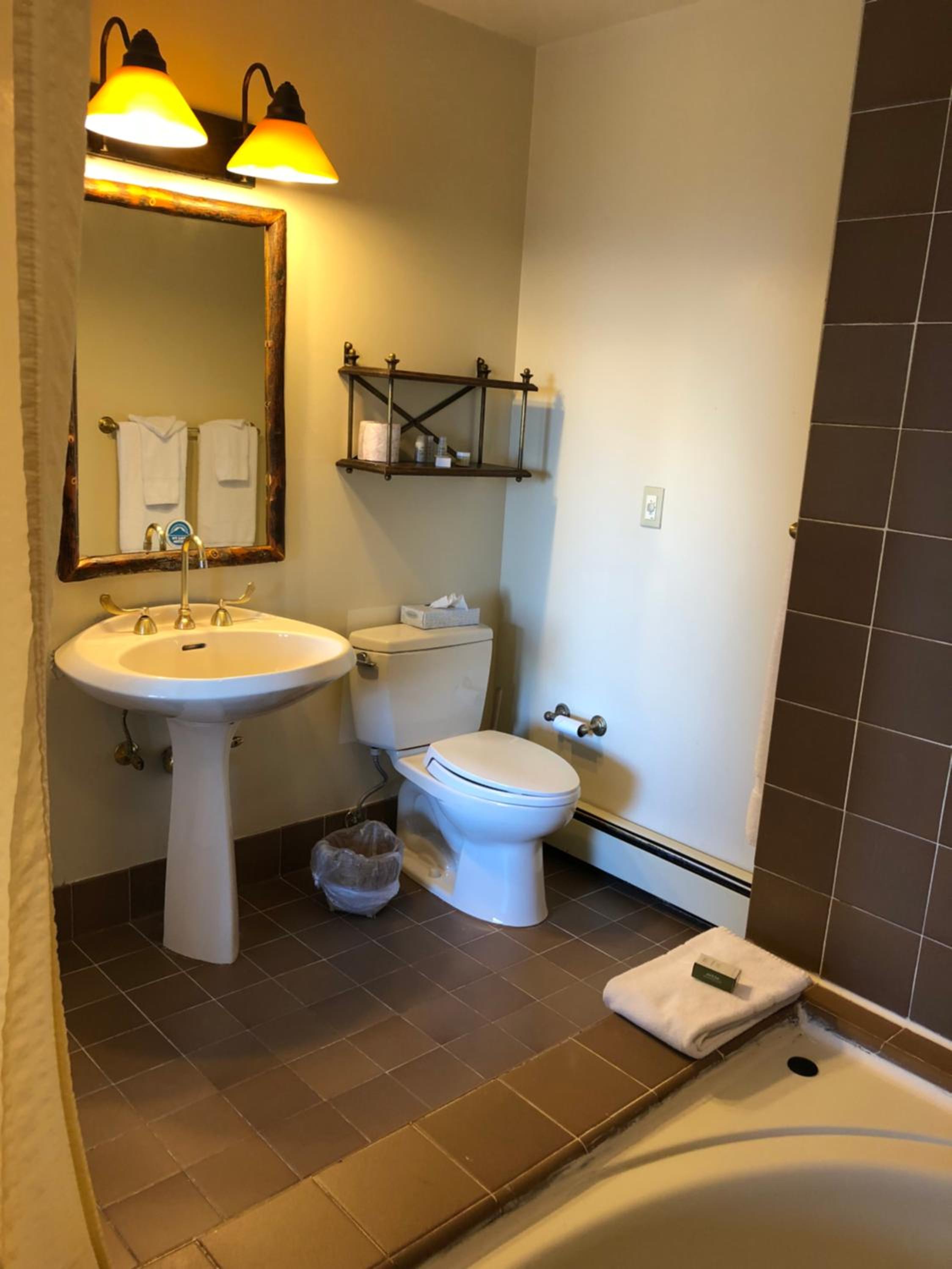 Queen Room with Spa Bath and Views photo 3