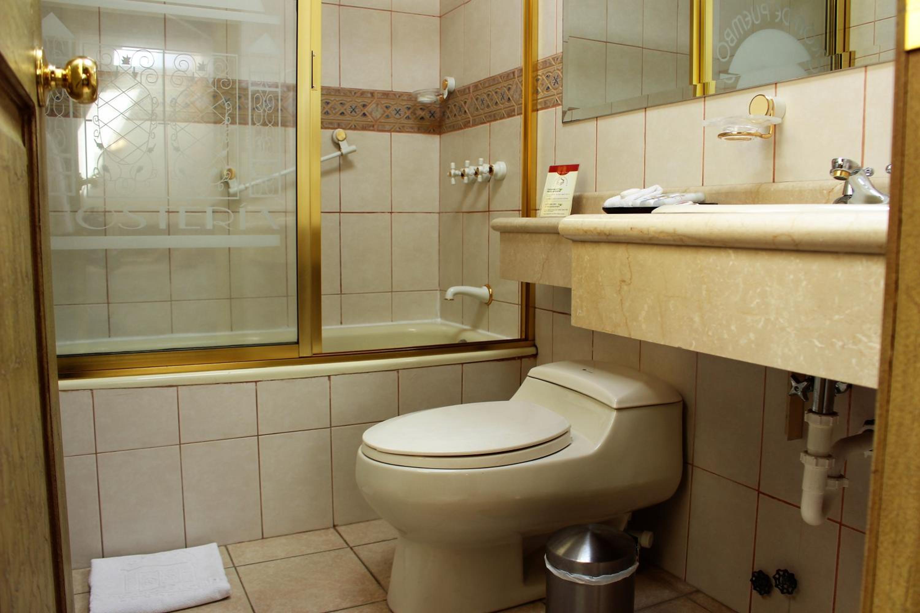 Two-Bedroom Townhouse with One King Bed and Three Single Beds