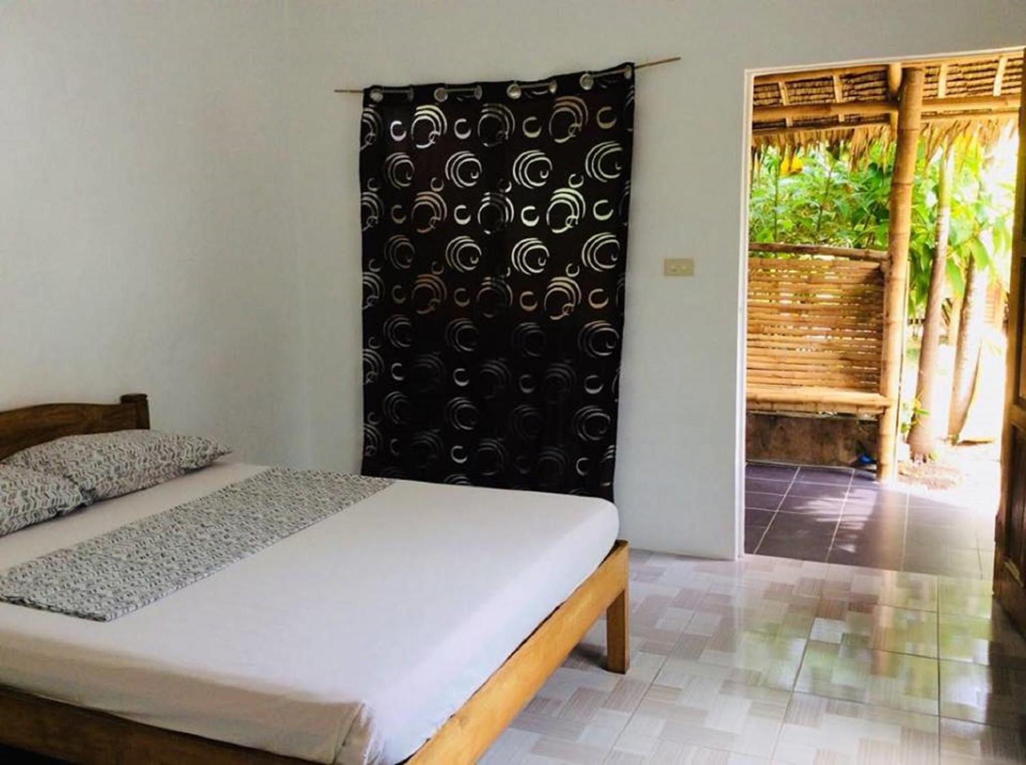 Budget Double Room photo 3