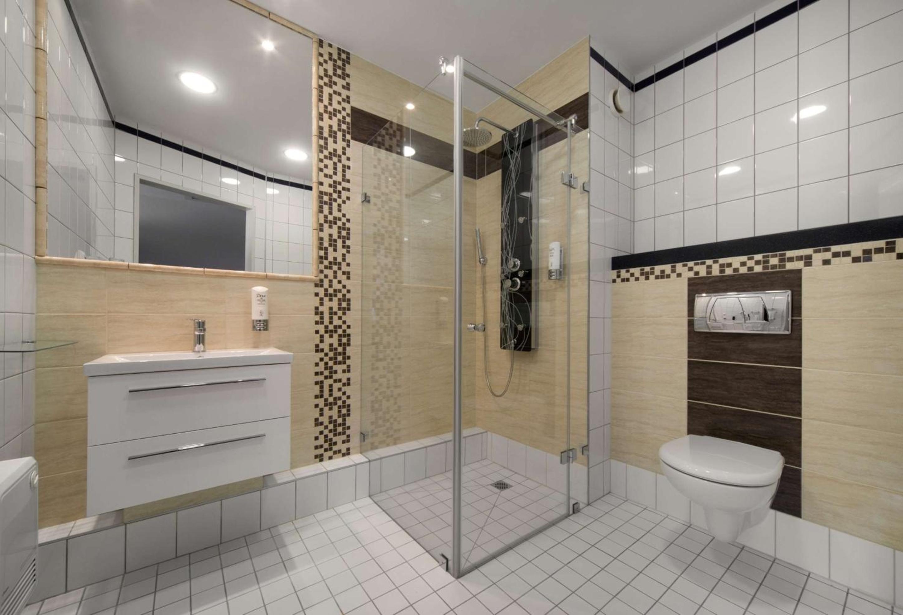 Queen Superior Suite - Photo 4