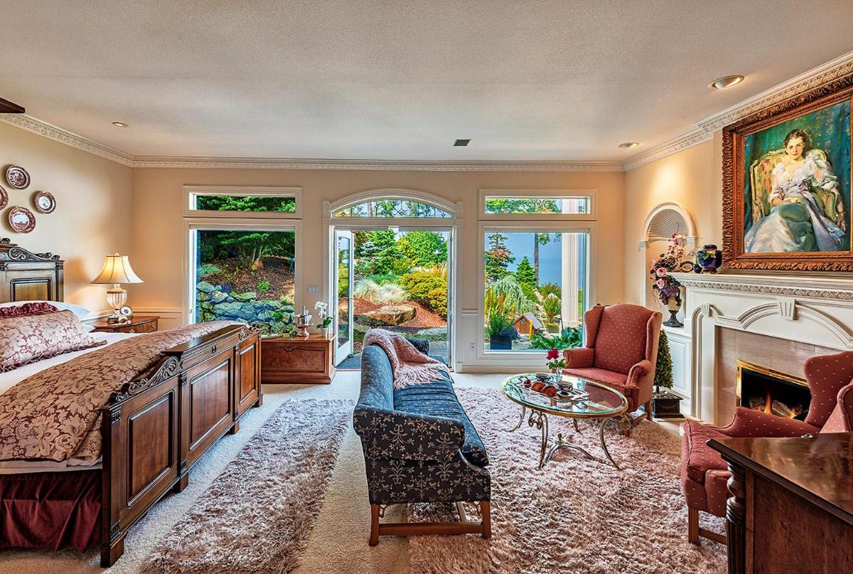 King Suite with Ocean View photo 3
