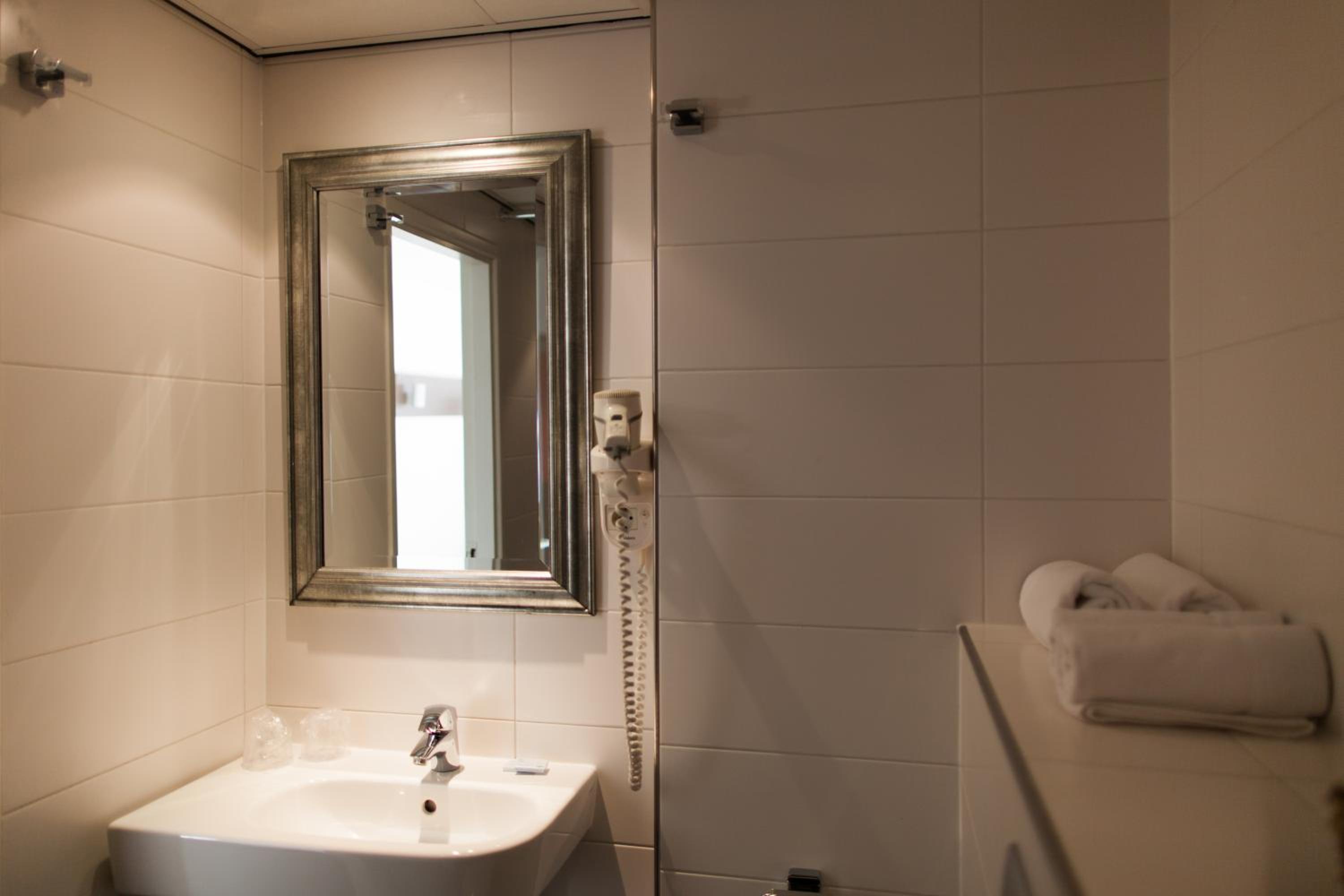 Double or Twin Room - Photo 5