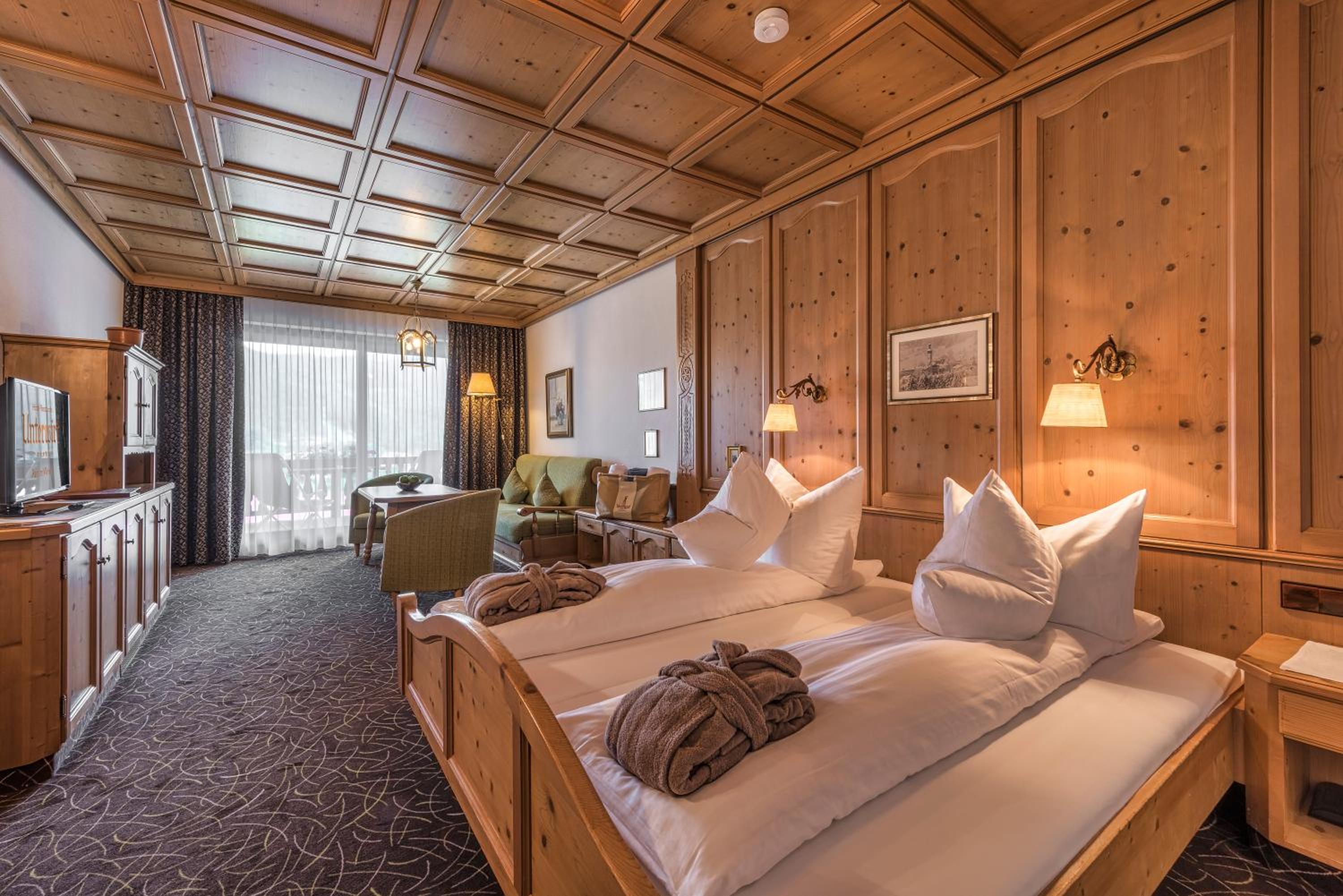 Deluxe Double Room - Photo 9