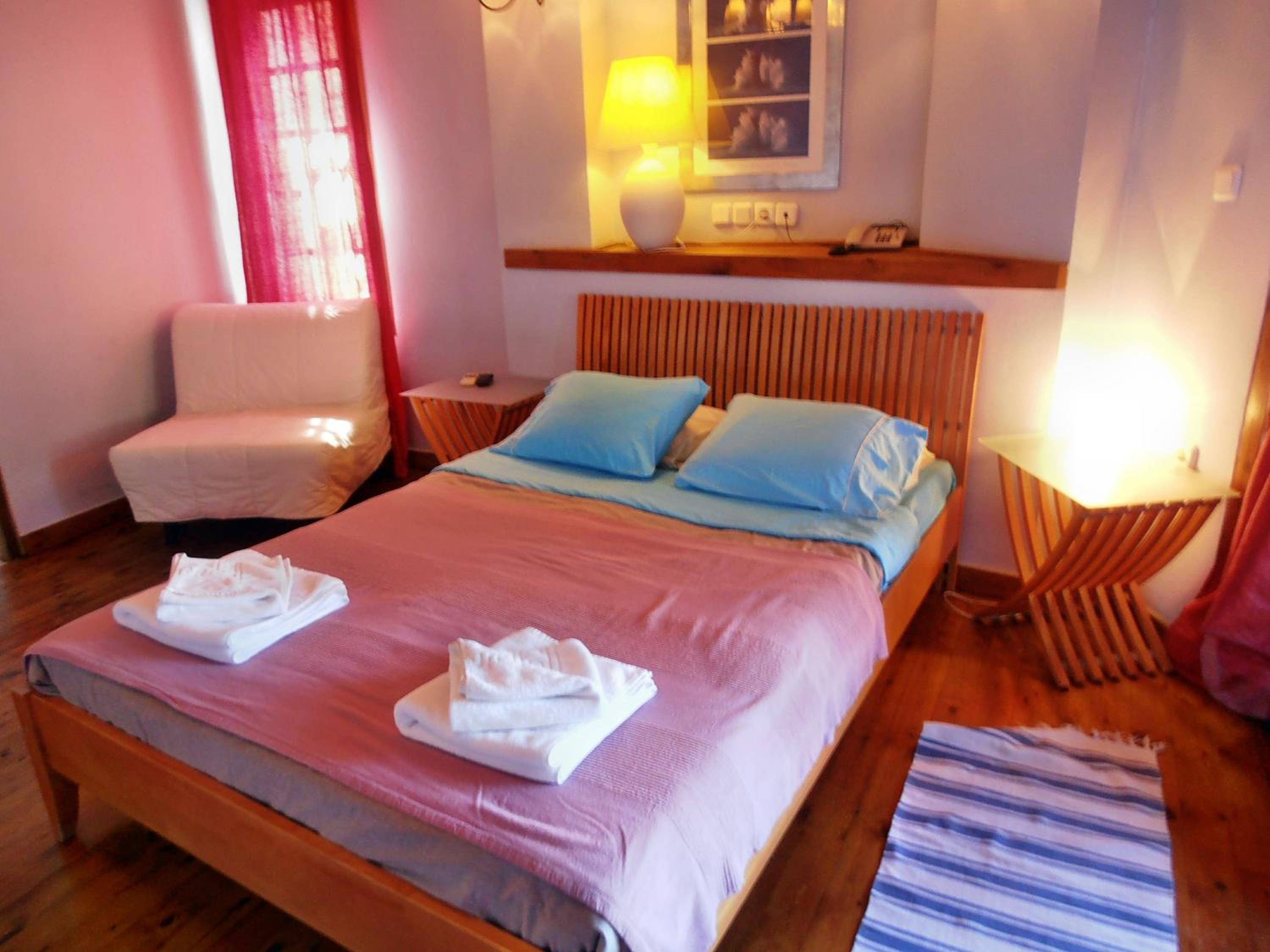 Family Room (2 Adults + 2 Children)