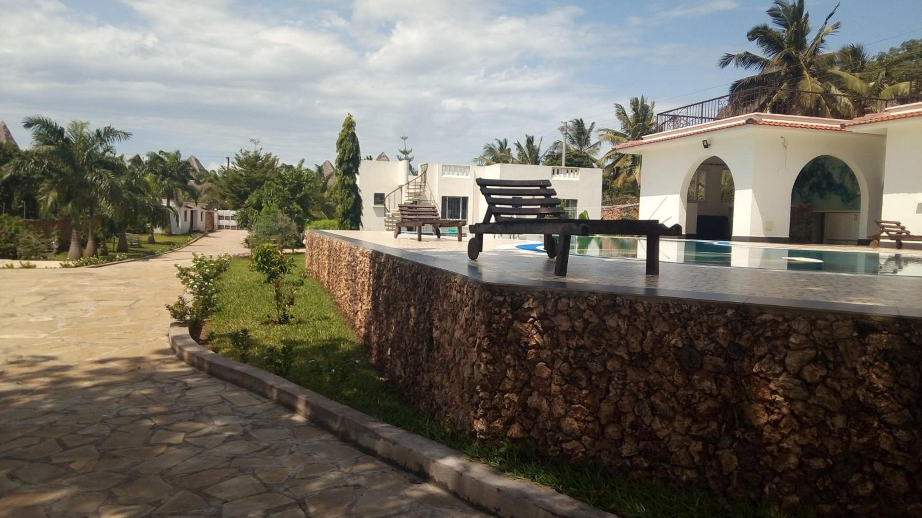 Villa photo 2