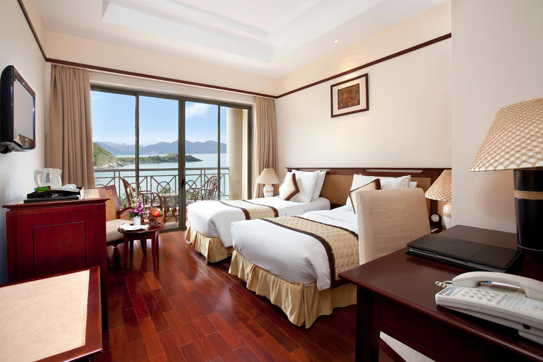 Grand Deluxe Ocean View Twin Bed