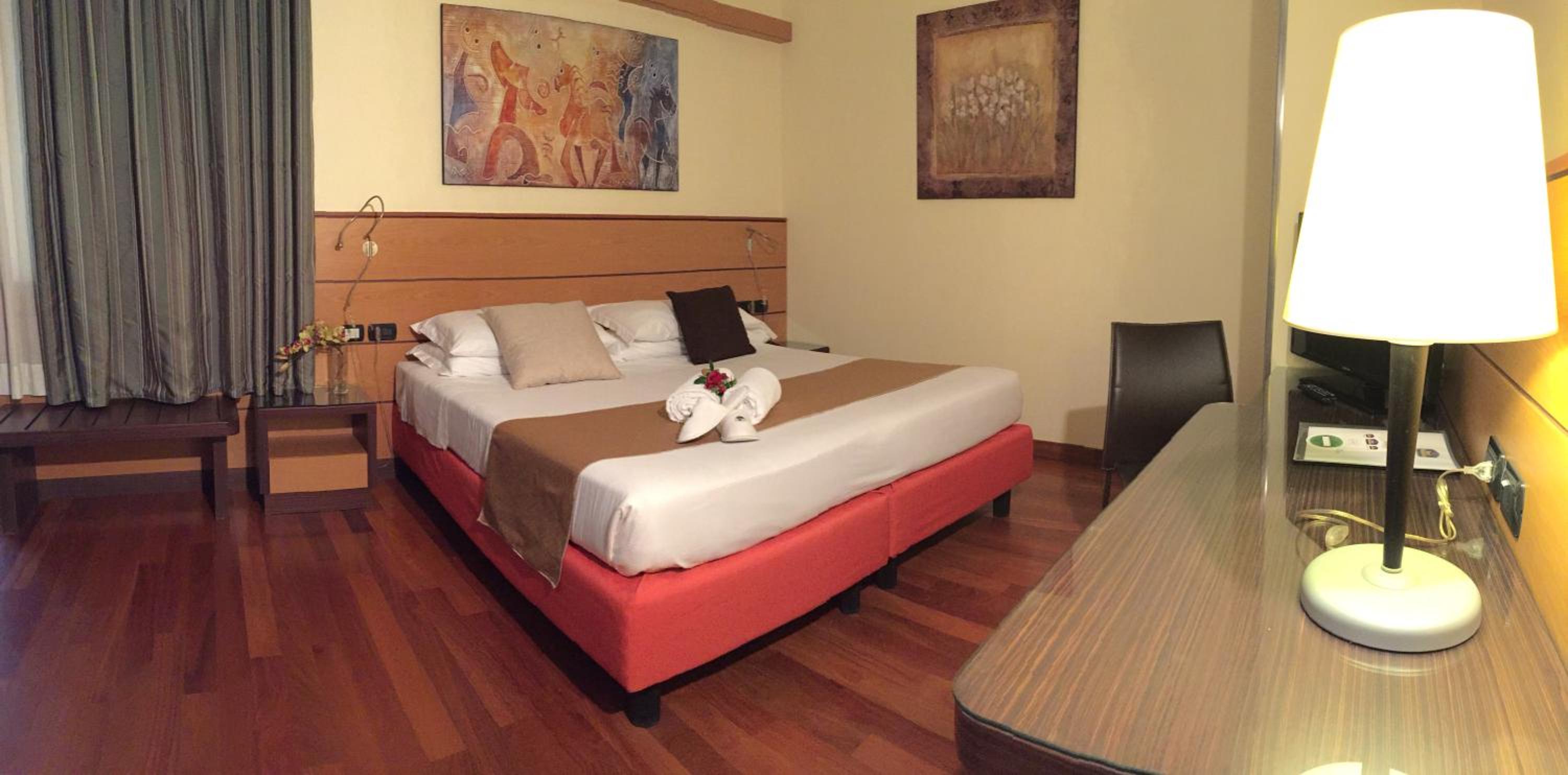 Classic Queen Room - Photo 11