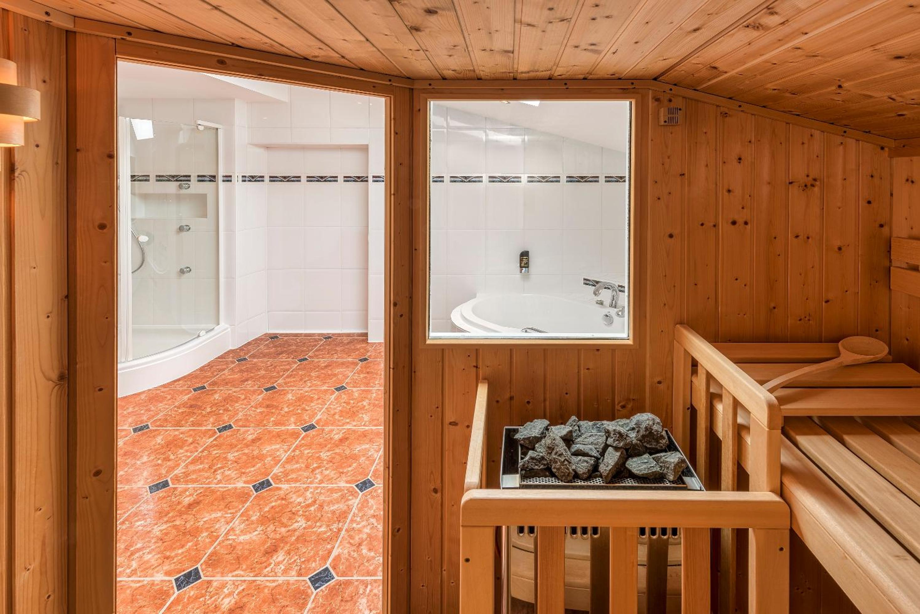Suite with Mountain View - Photo 4