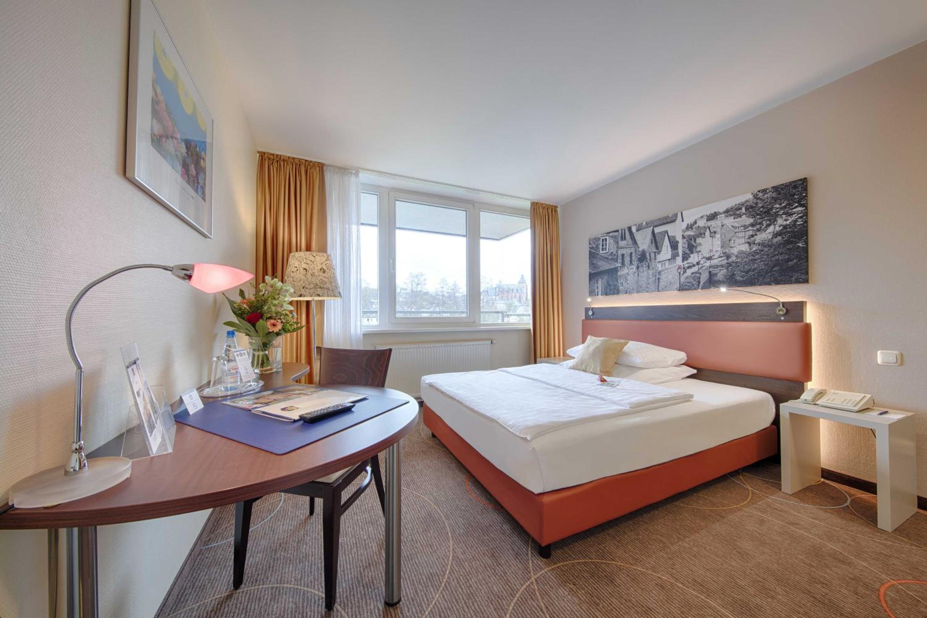 Comfort Queen Room - Photo 6