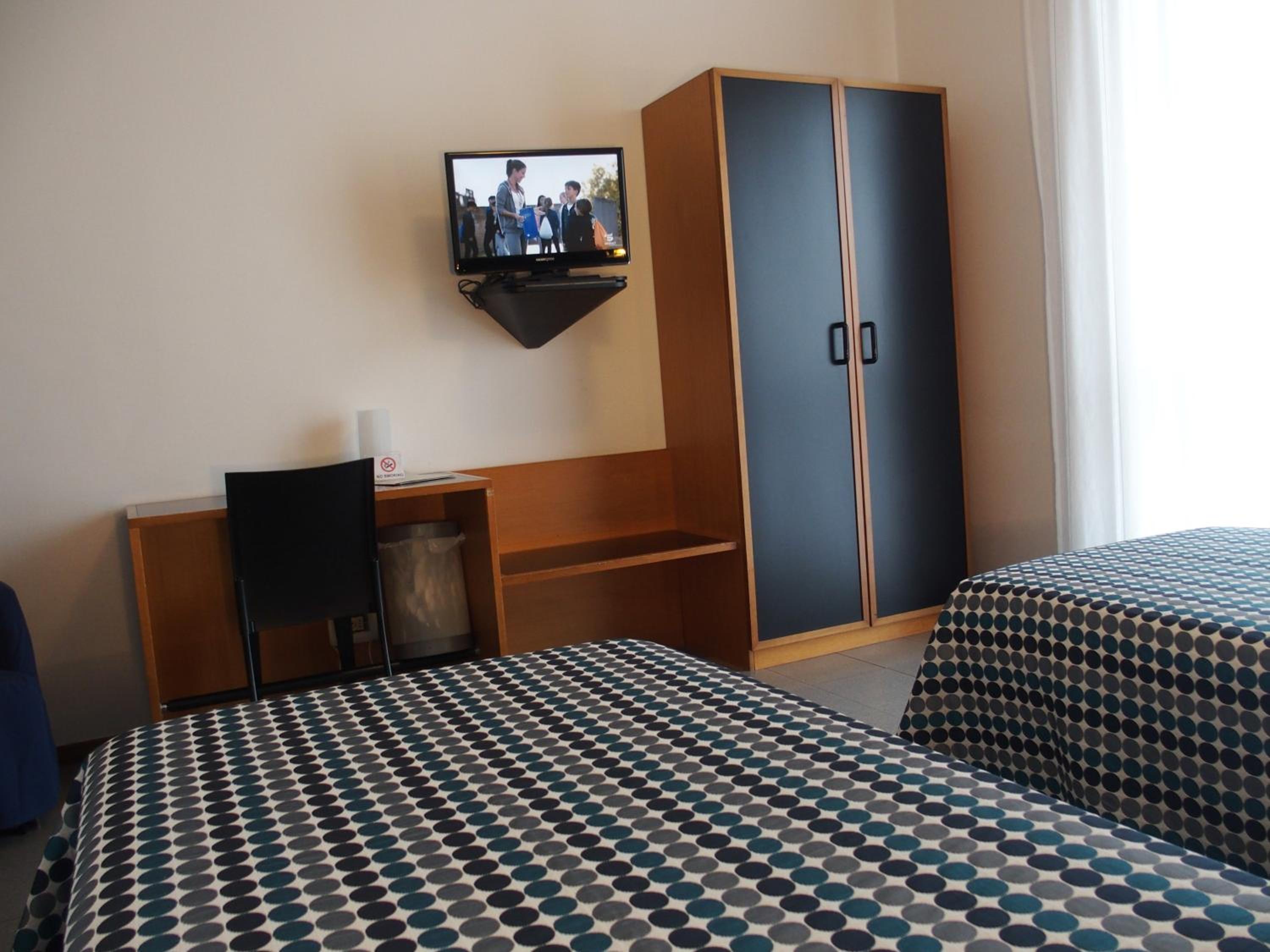 Twin Room - Photo 7