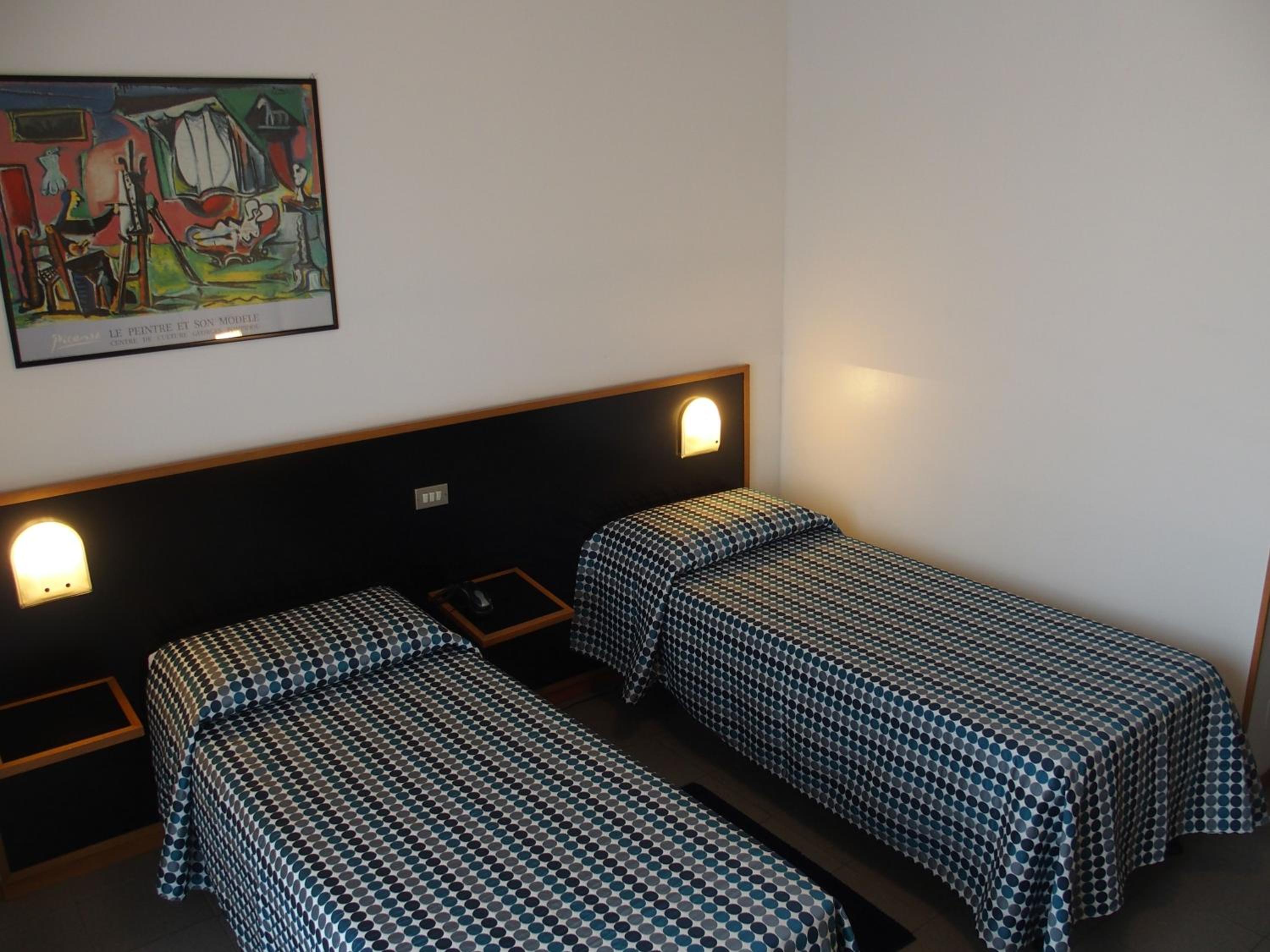 Twin Room - Photo 5