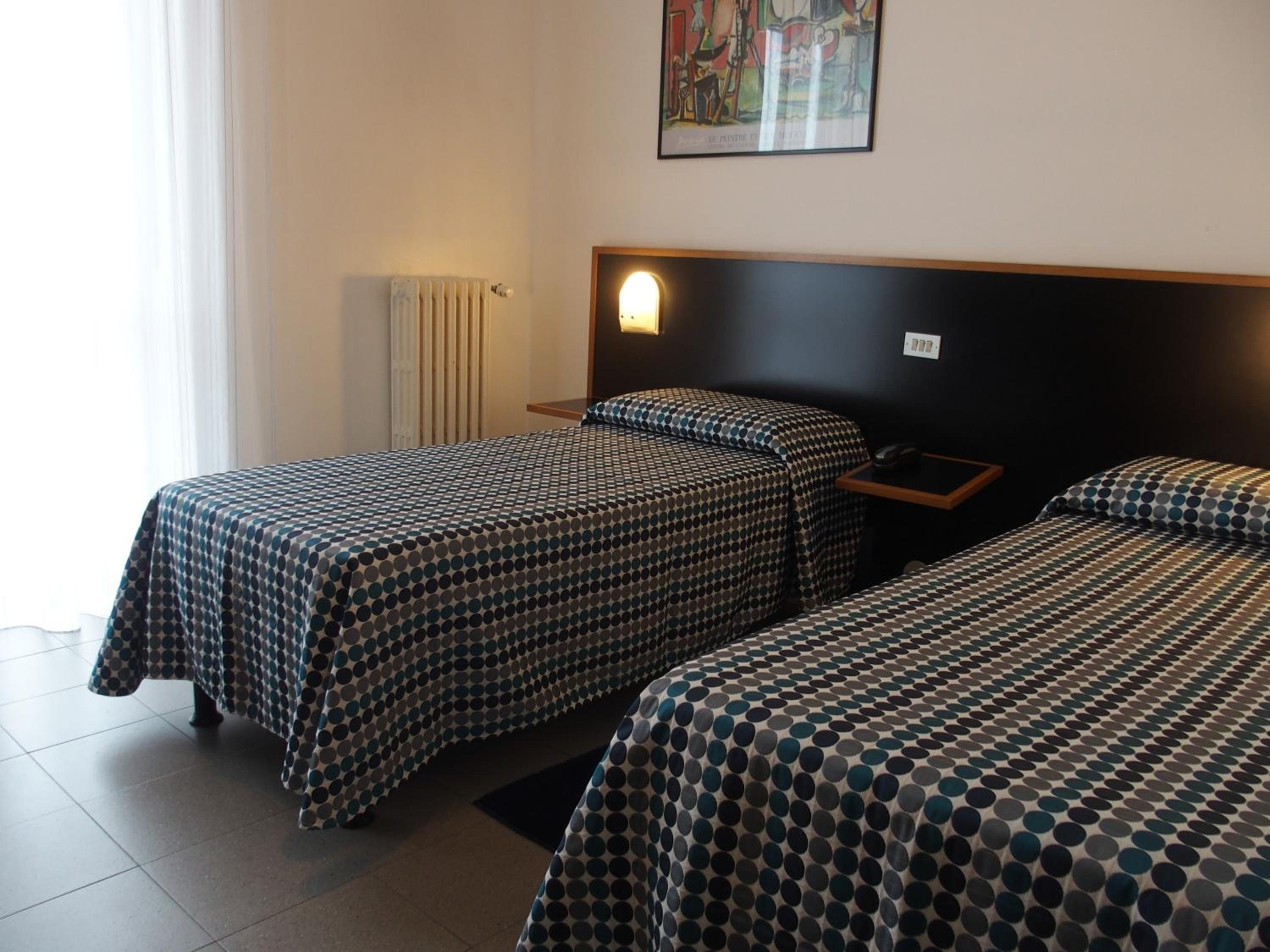 Twin Room - Photo 3