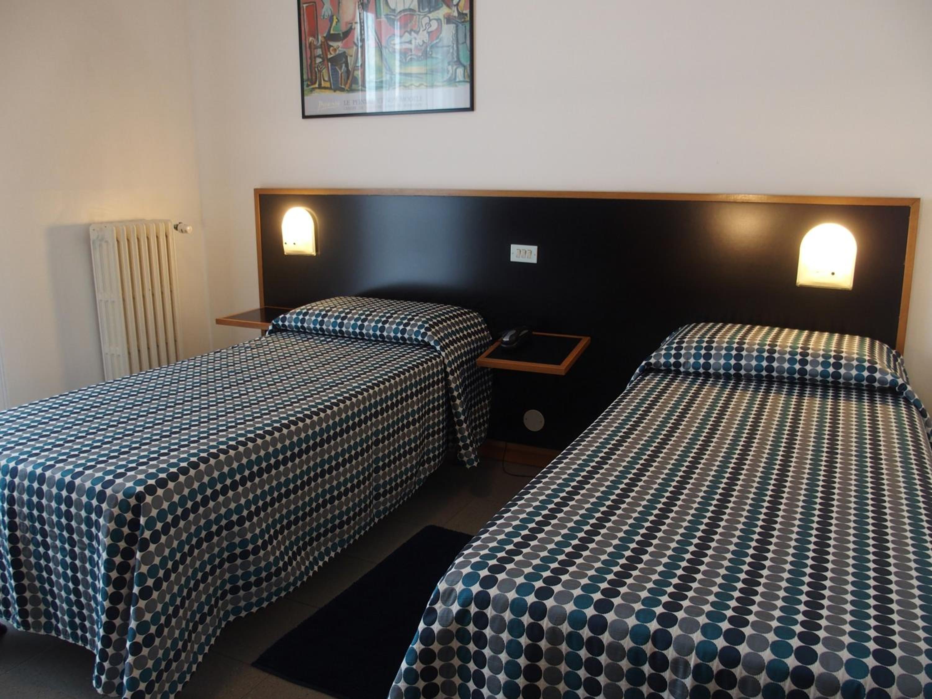 Twin Room - Photo 2