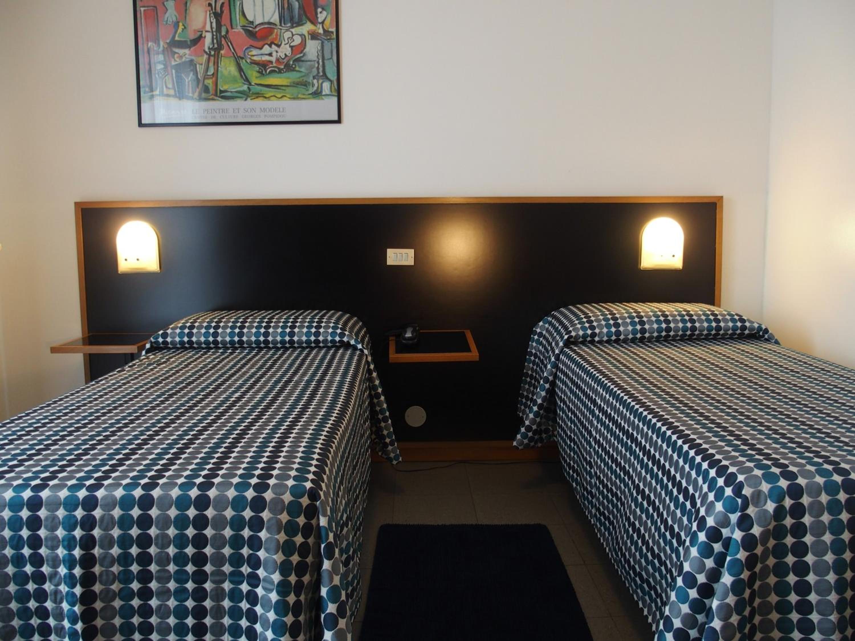 Twin Room - Photo 15