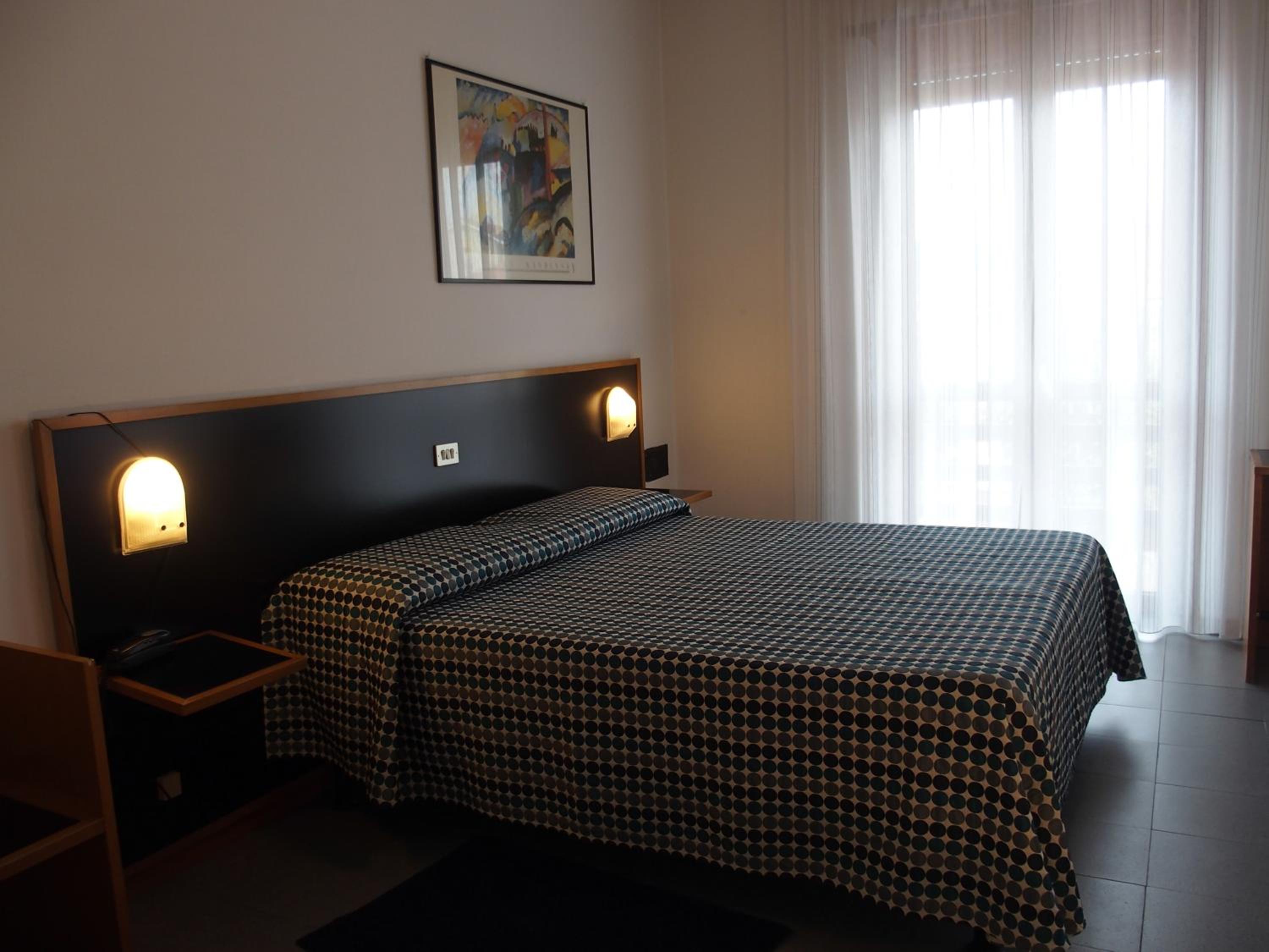 Double Room - Photo 9