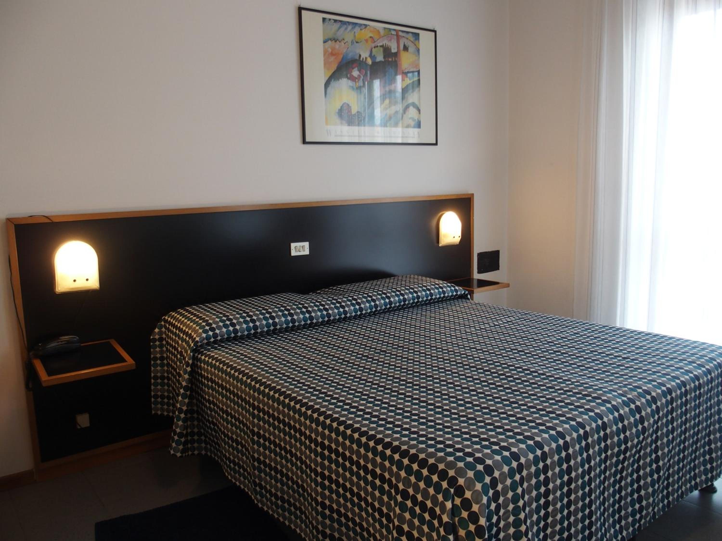 Double Room - Photo 10