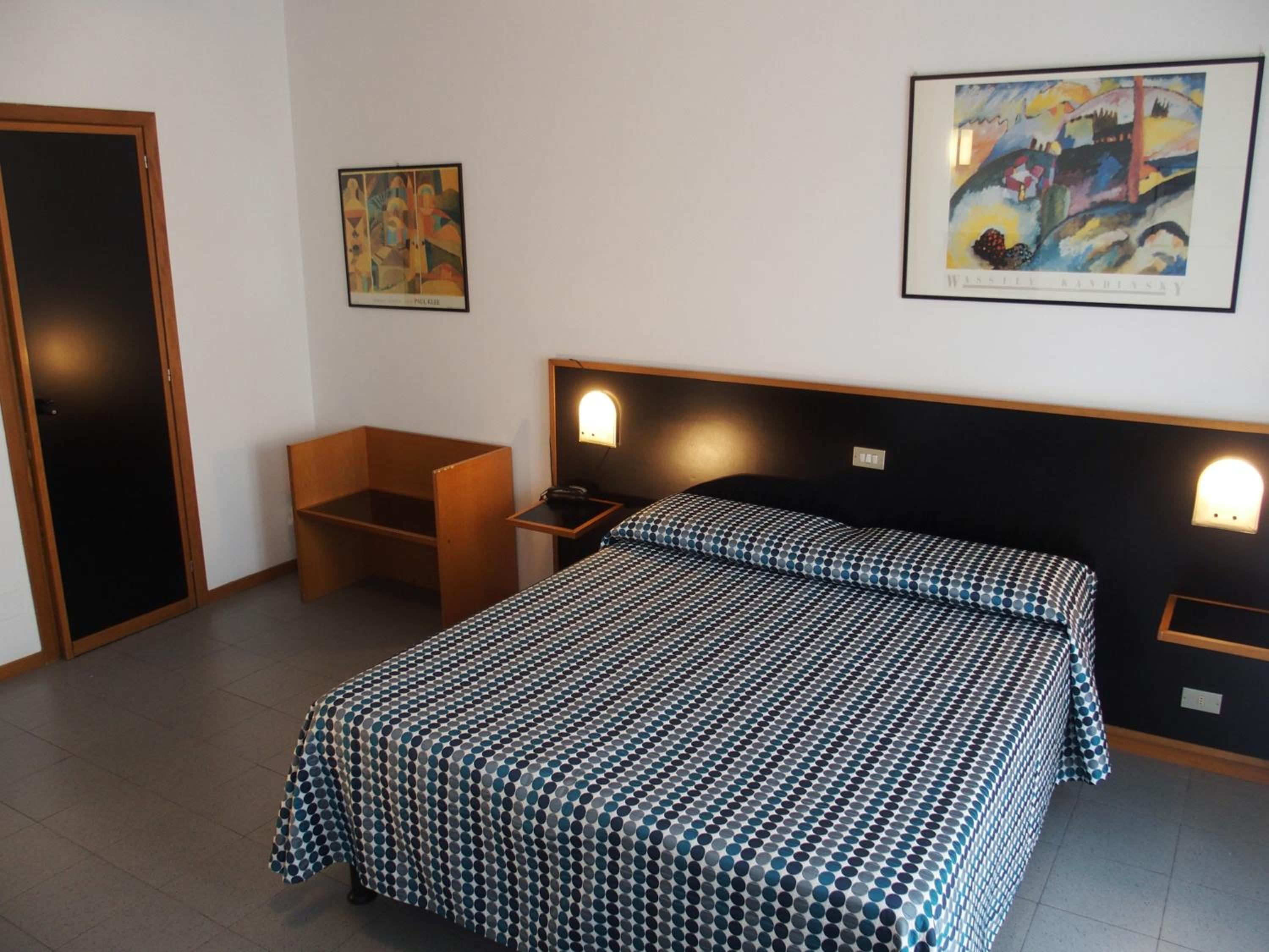 Double Room - Photo 12