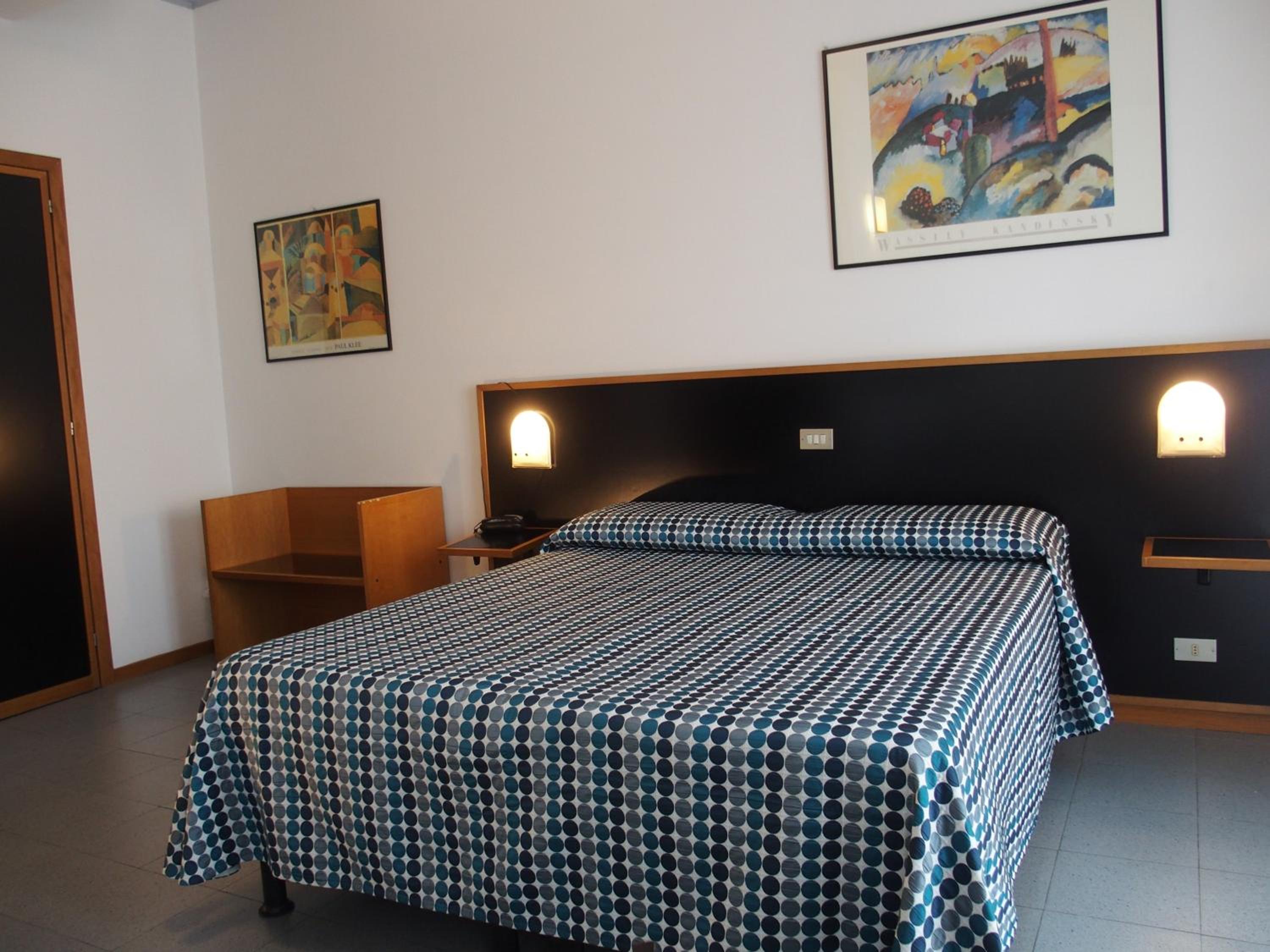 Double Room - Photo 13