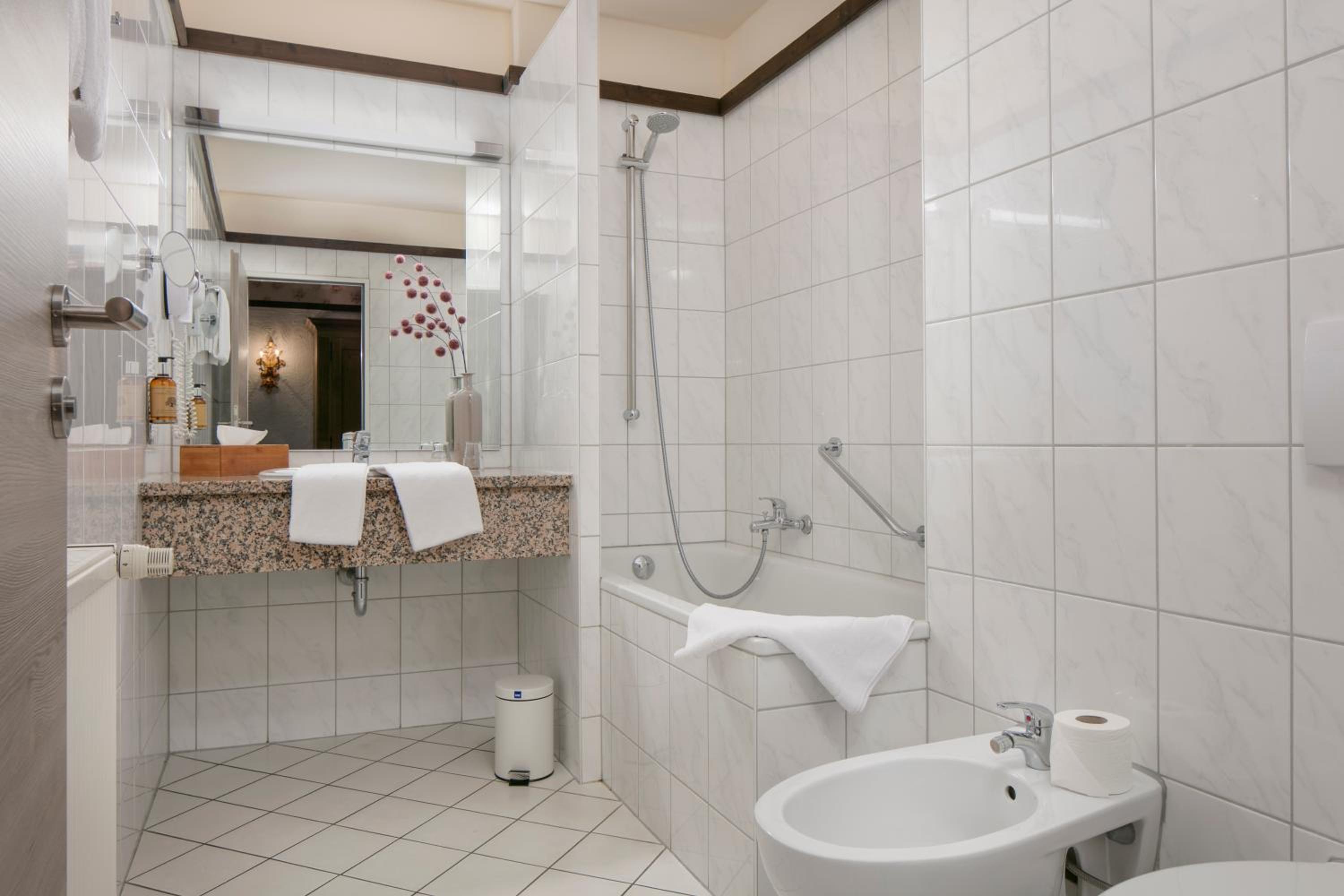 Comfort Queen Room - Photo 6