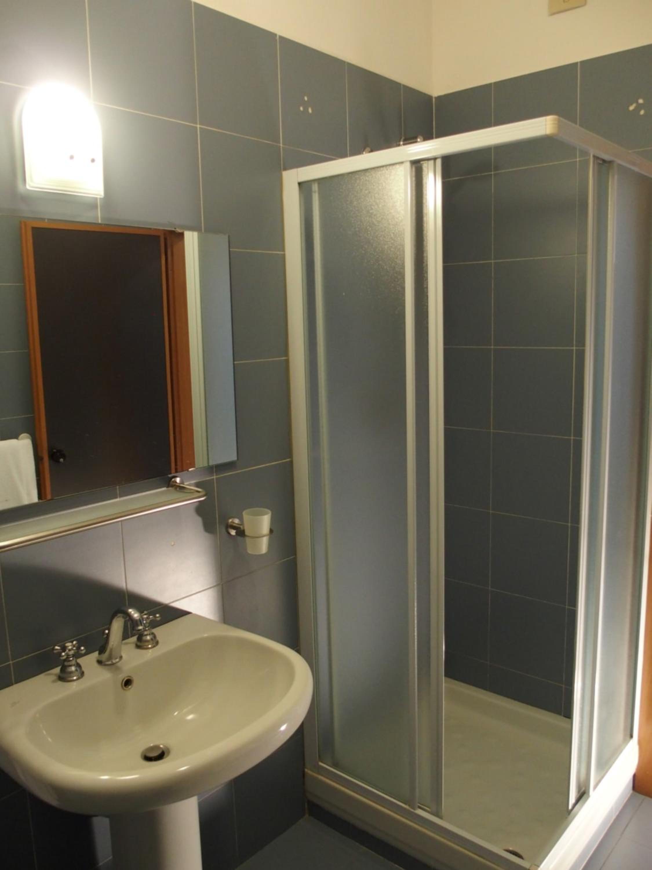 Twin Room - Photo 16