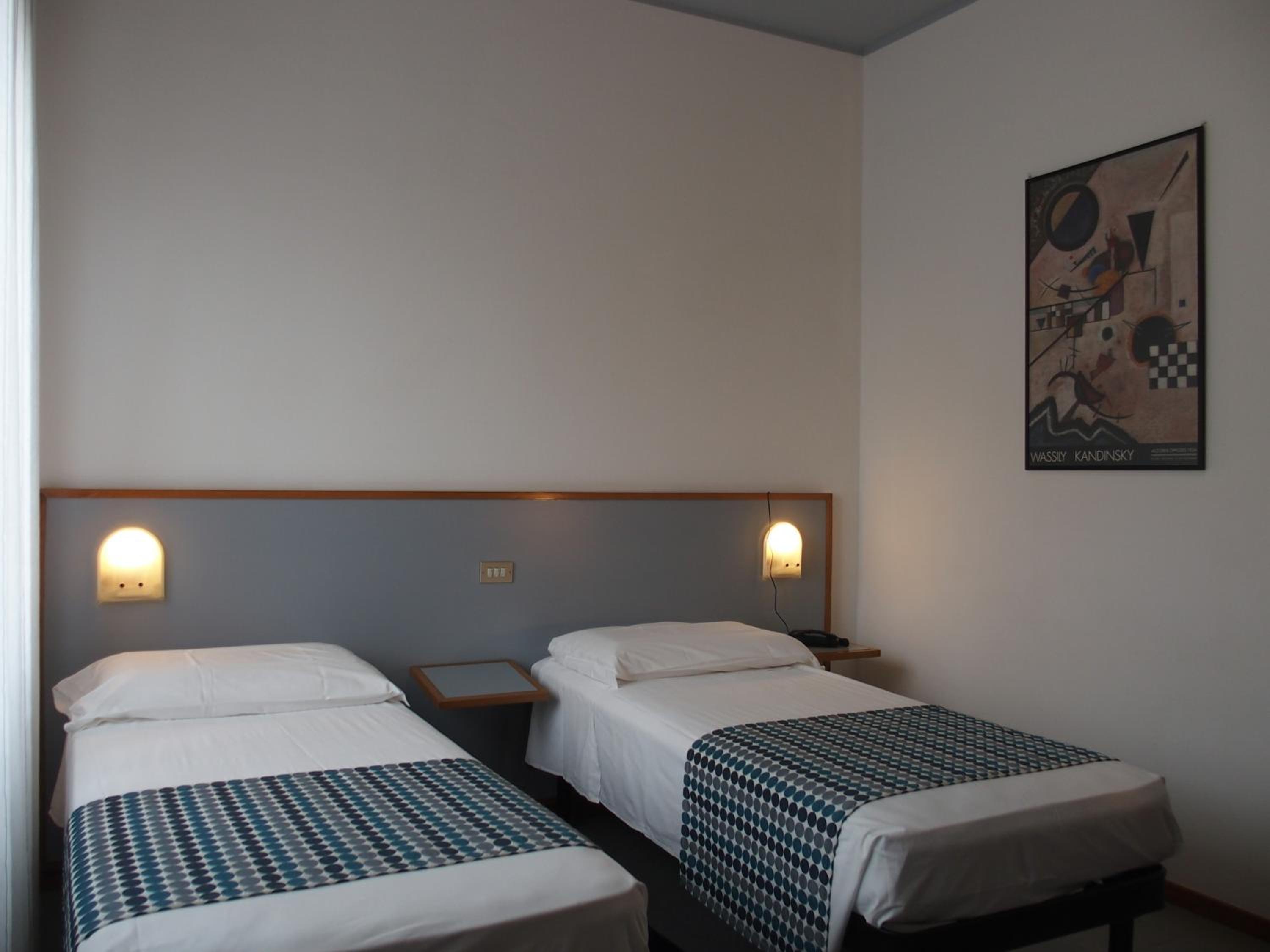 Twin Room - Photo 19