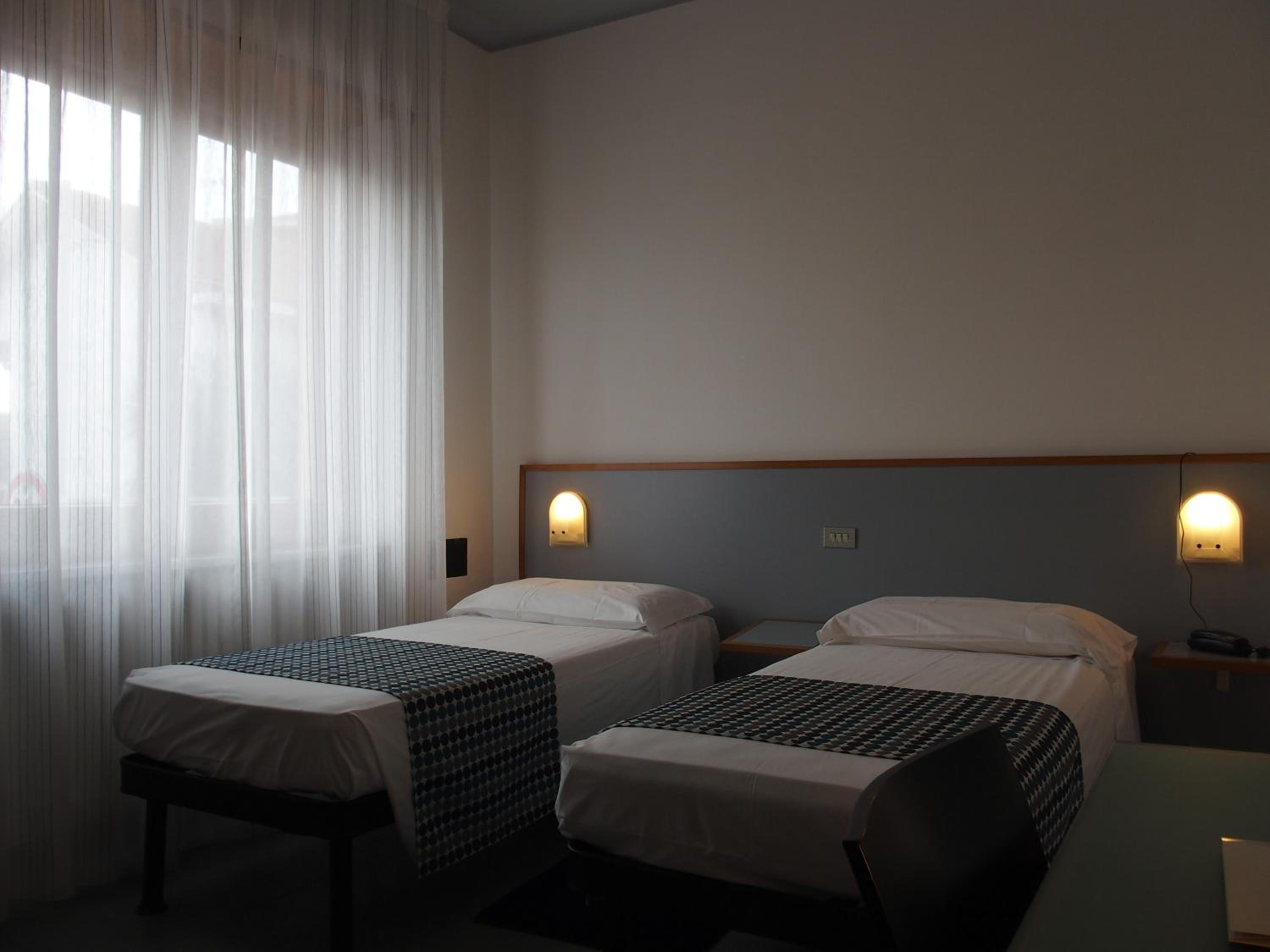 Twin Room - Photo 20