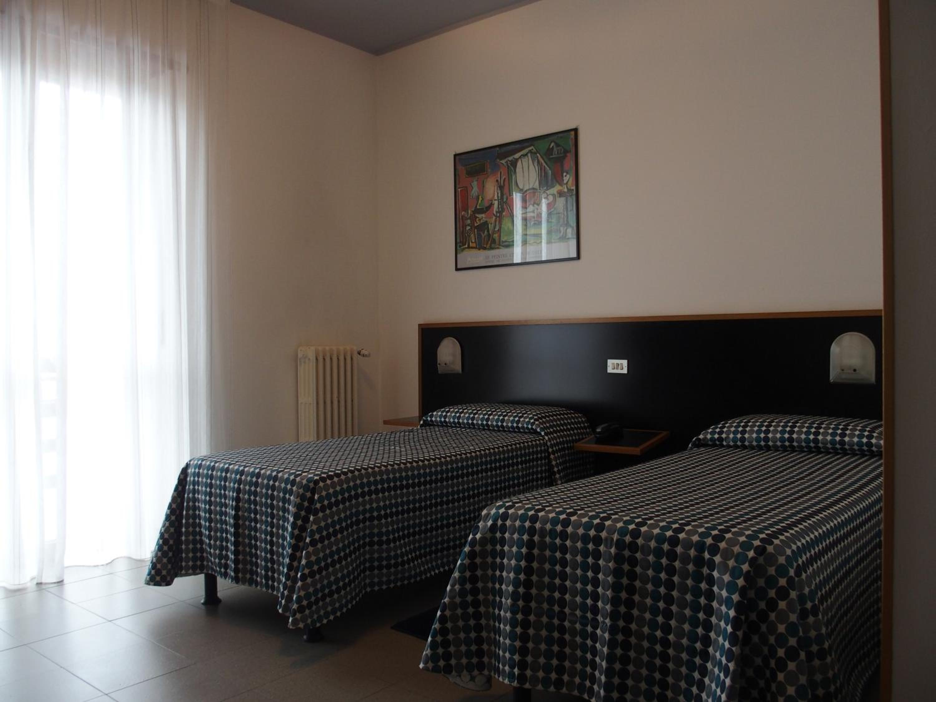 Twin Room - Photo 21