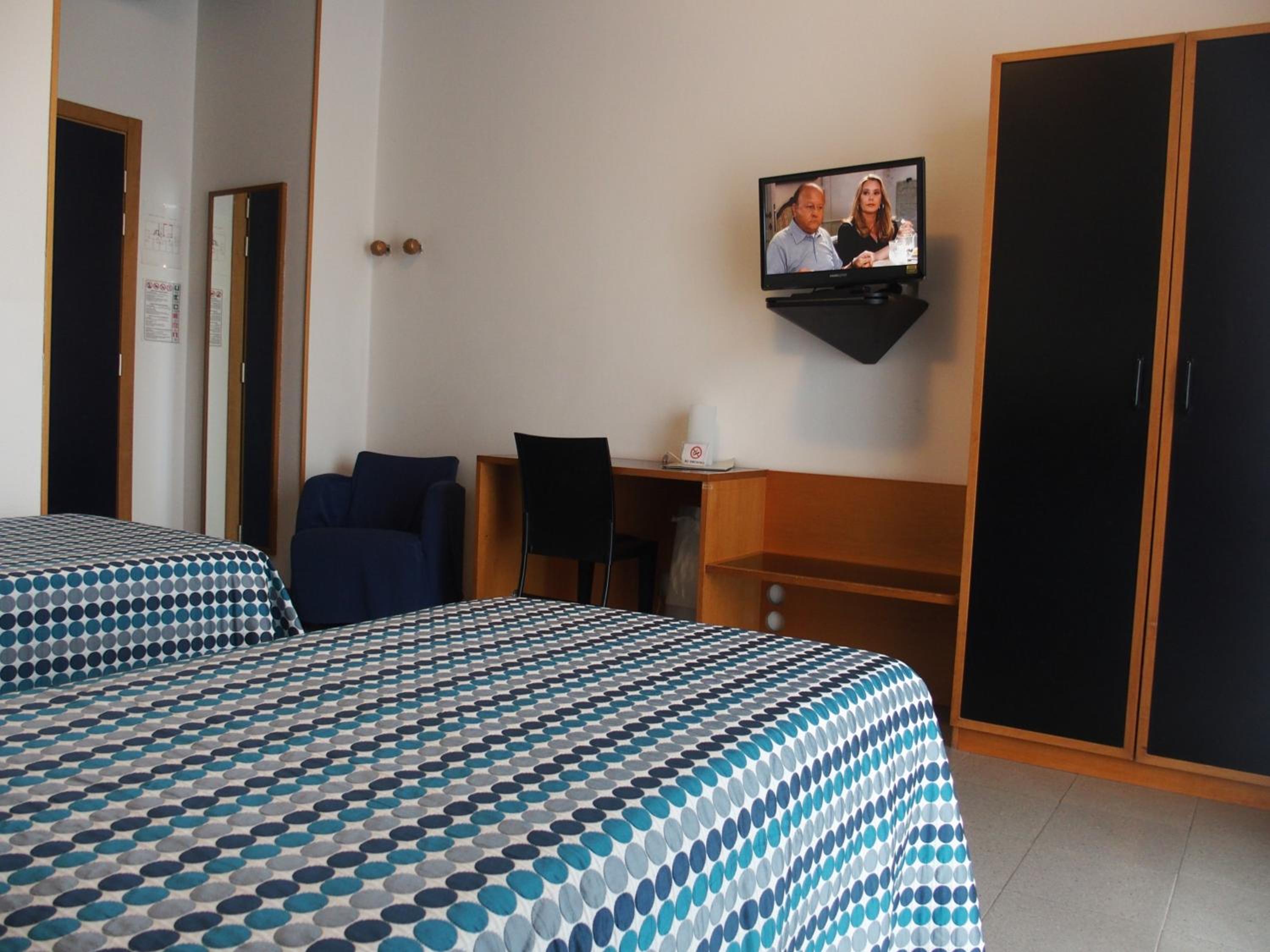 Twin Room - Photo 22