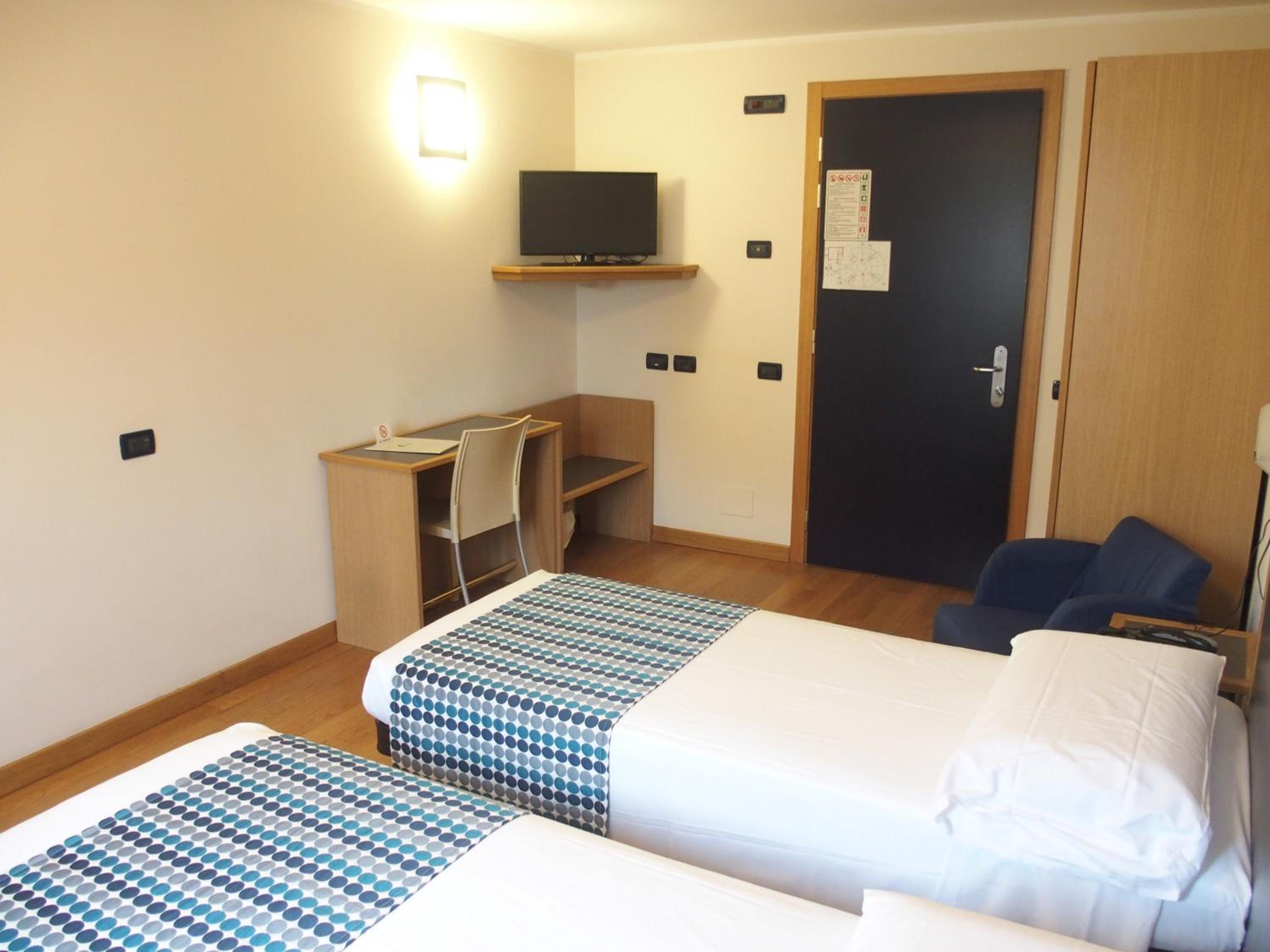 Twin Room - Photo 14