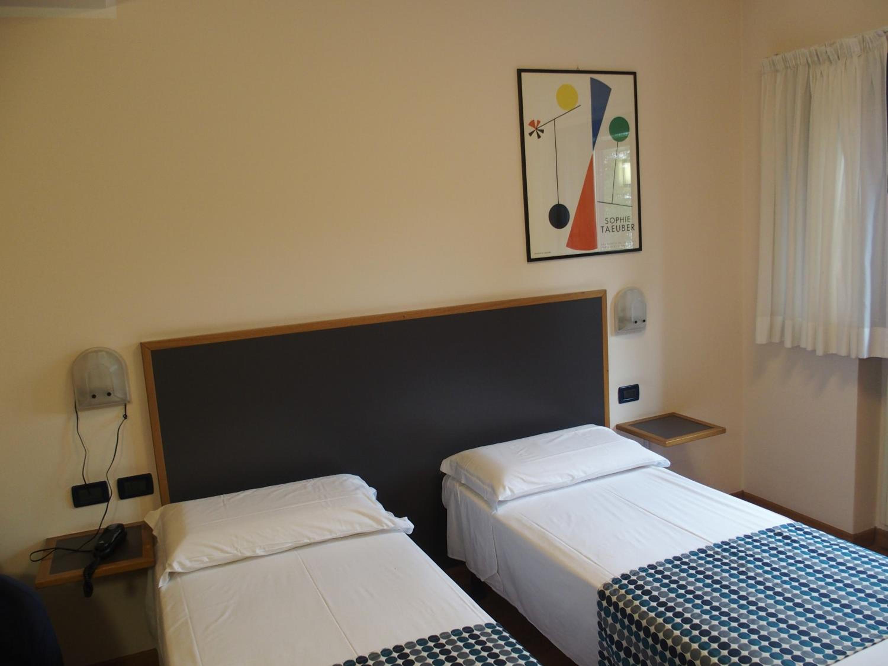 Twin Room - Photo 23