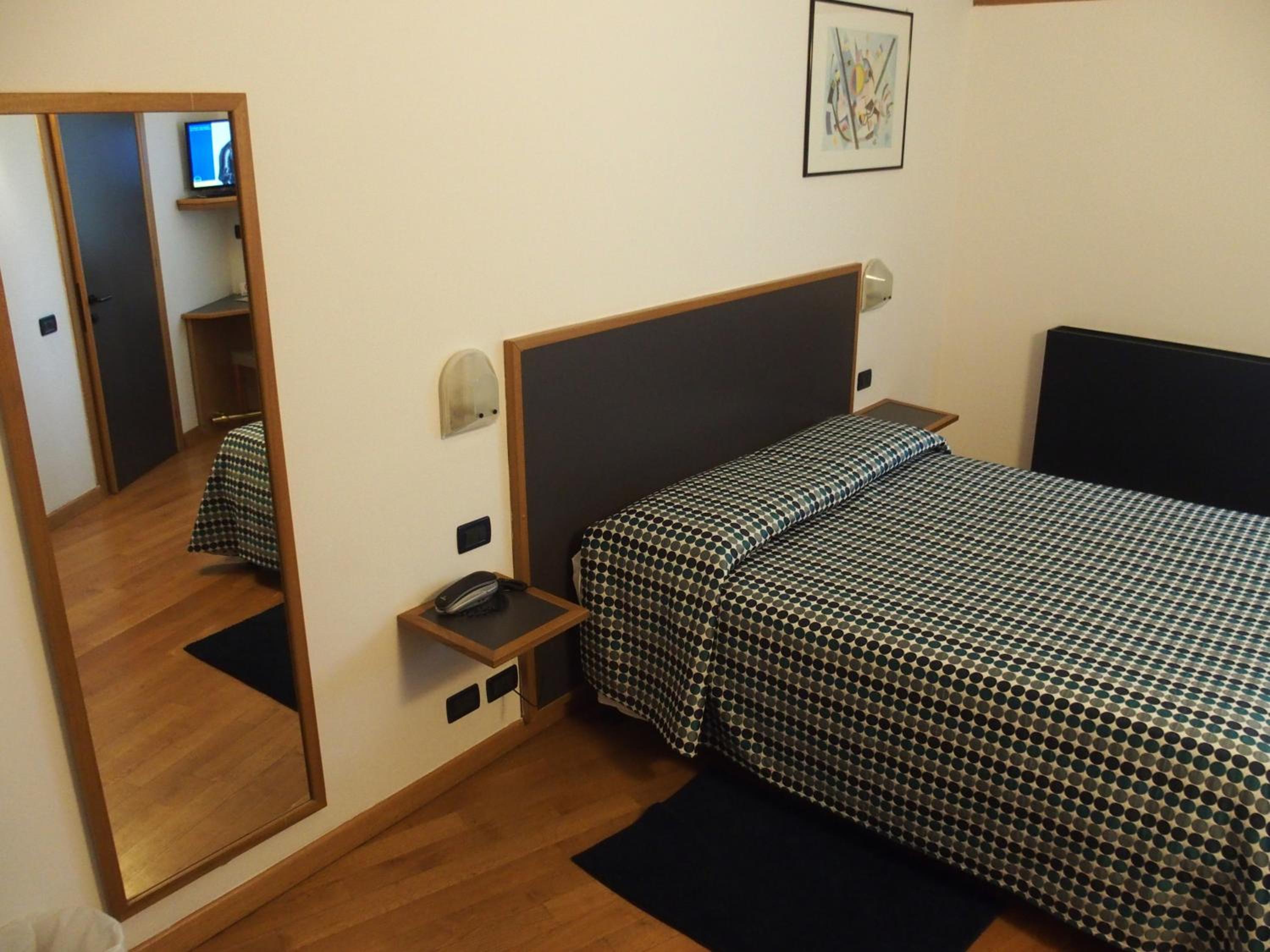 Double Room - Photo 2