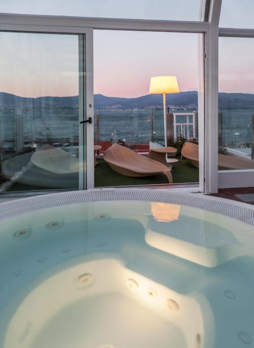 Double or Twin Room with Spa Access - Photo 9
