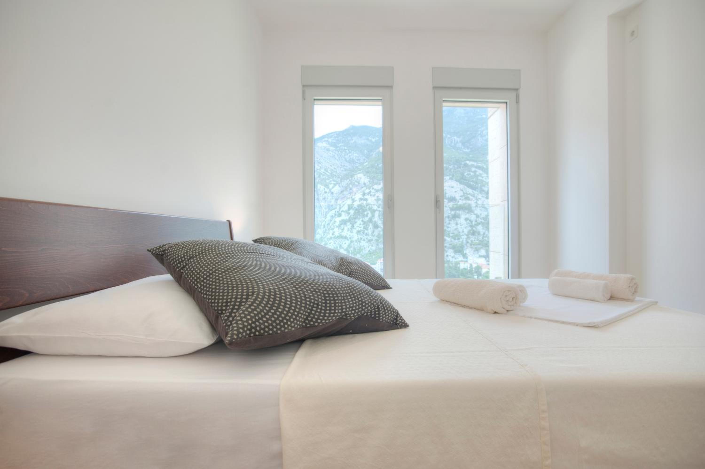 One-Bedroom Apartment with Sea View