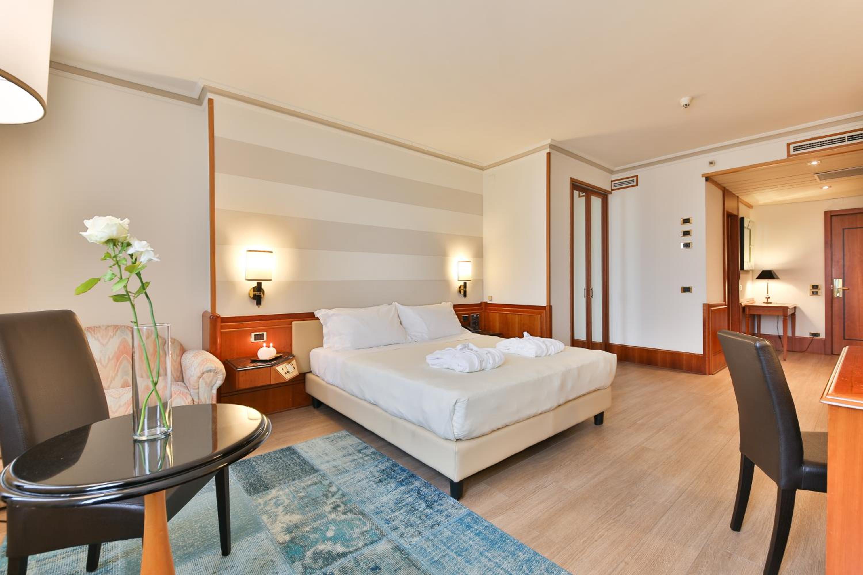 Deluxe Double Room photo 3