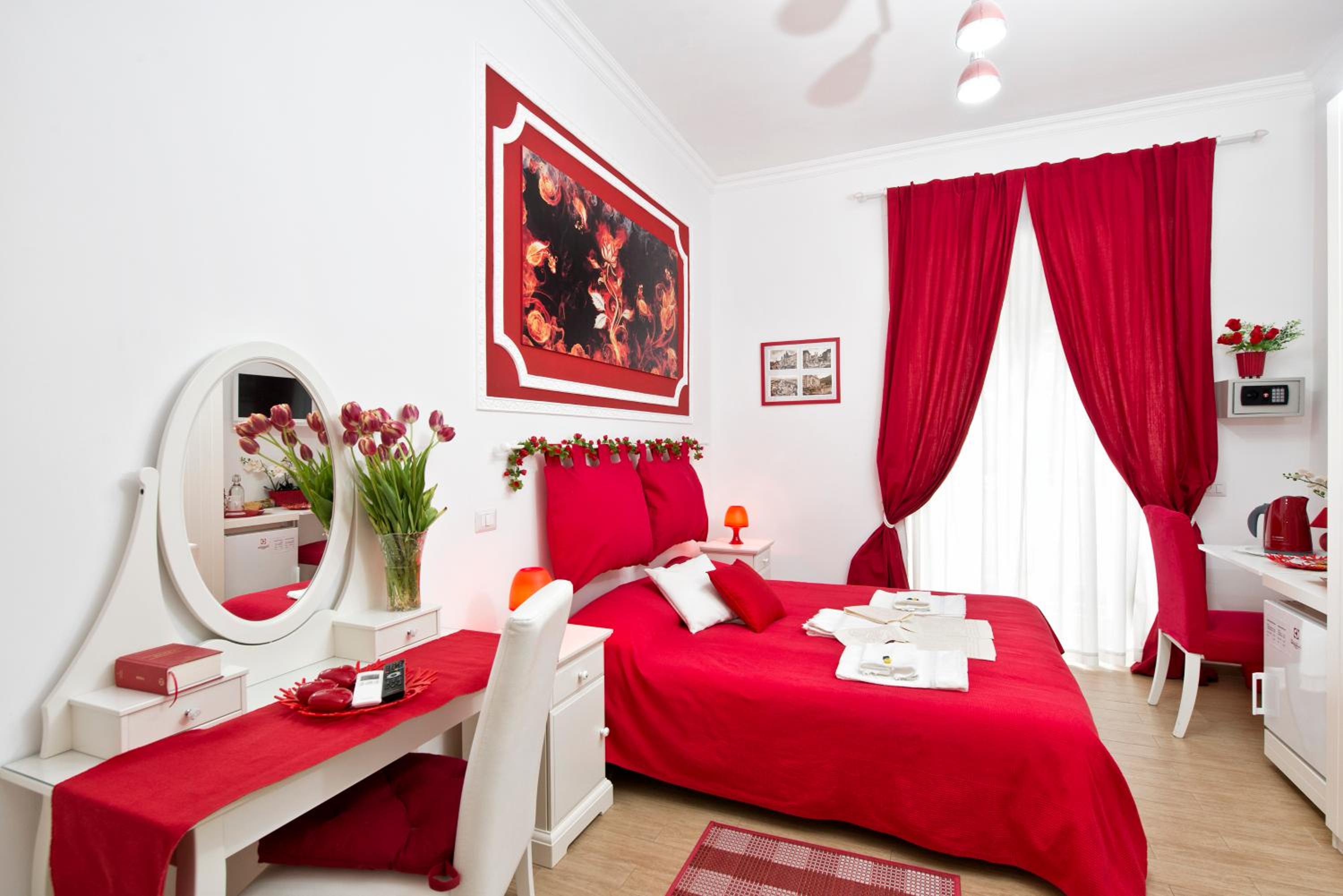 Queen Room with Balcony photo 1