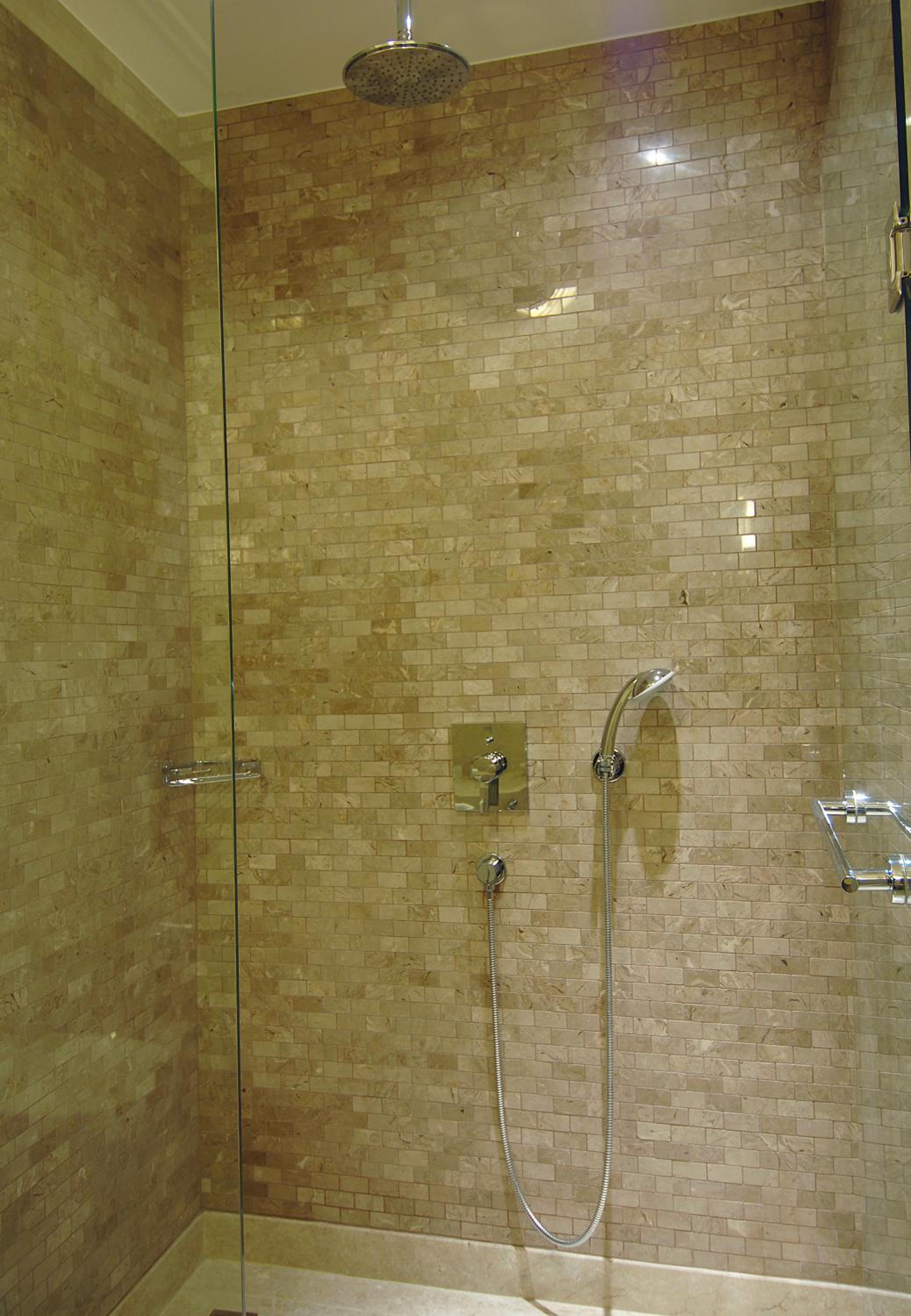 Family Room thumbnail 5