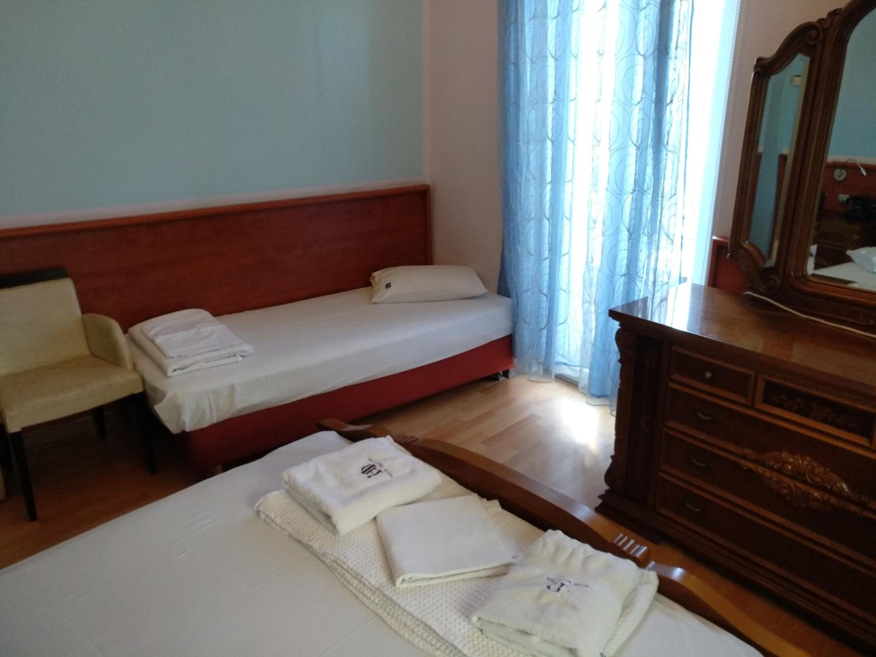Classic Triple Room photo 2