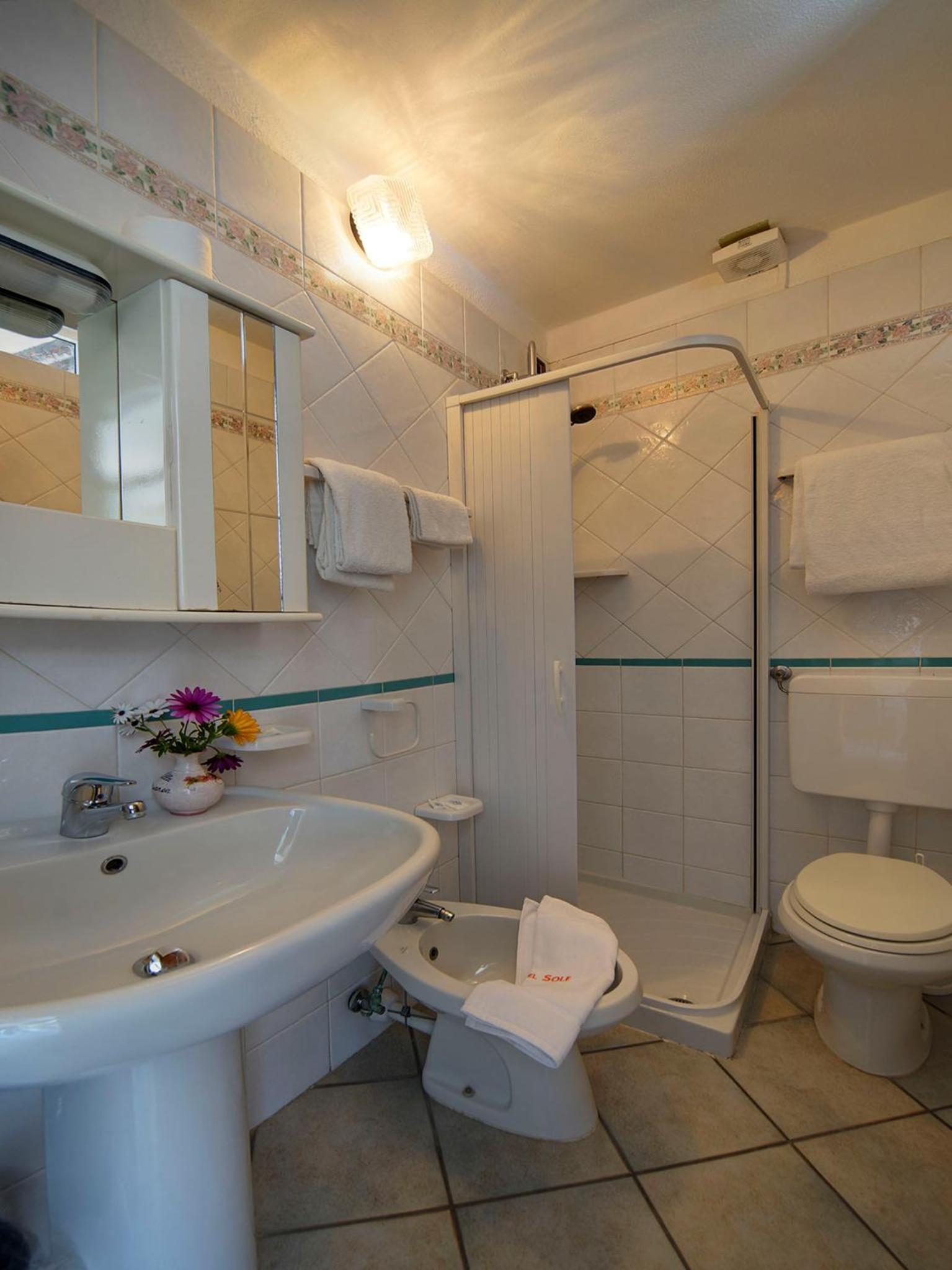 Double Room with Balcony and Sea View - Photo 5