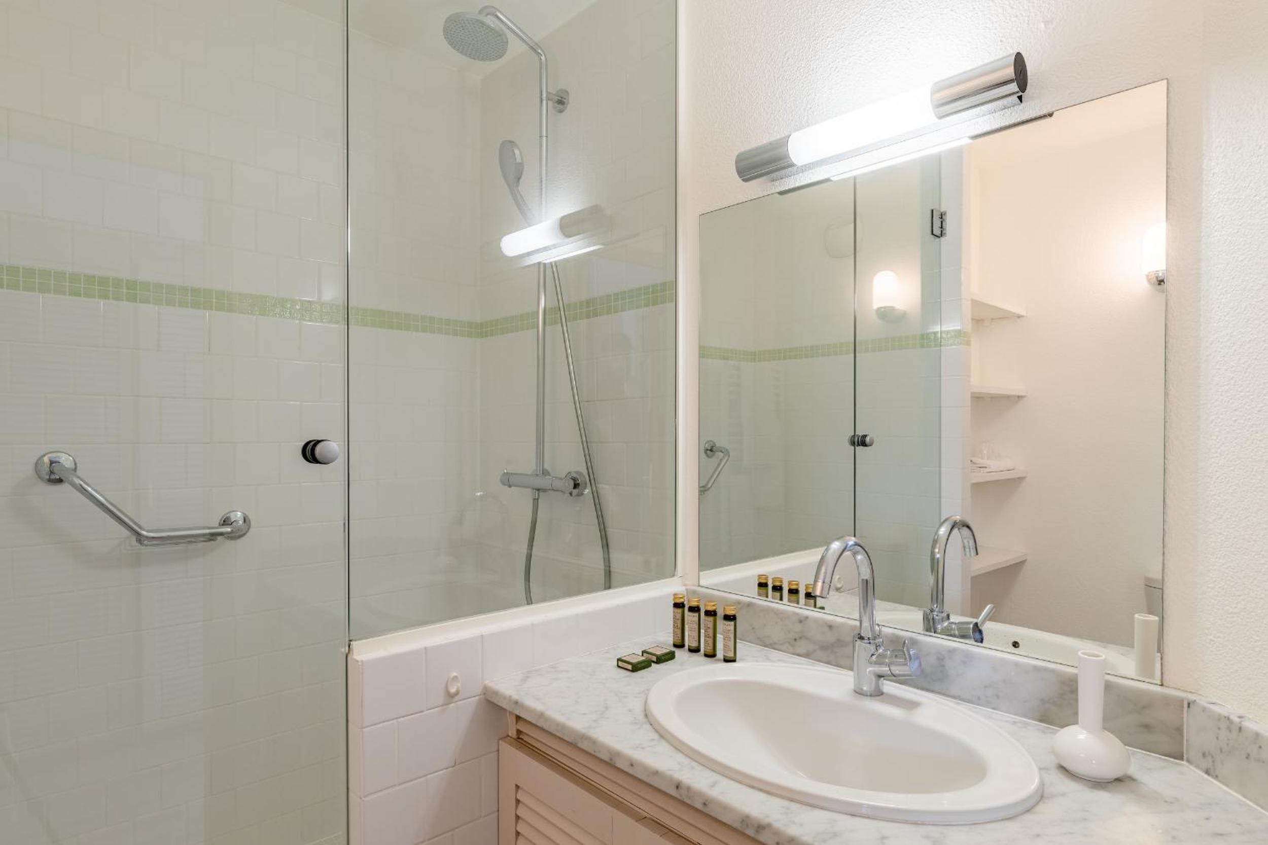 Basic Double Room - Photo 9