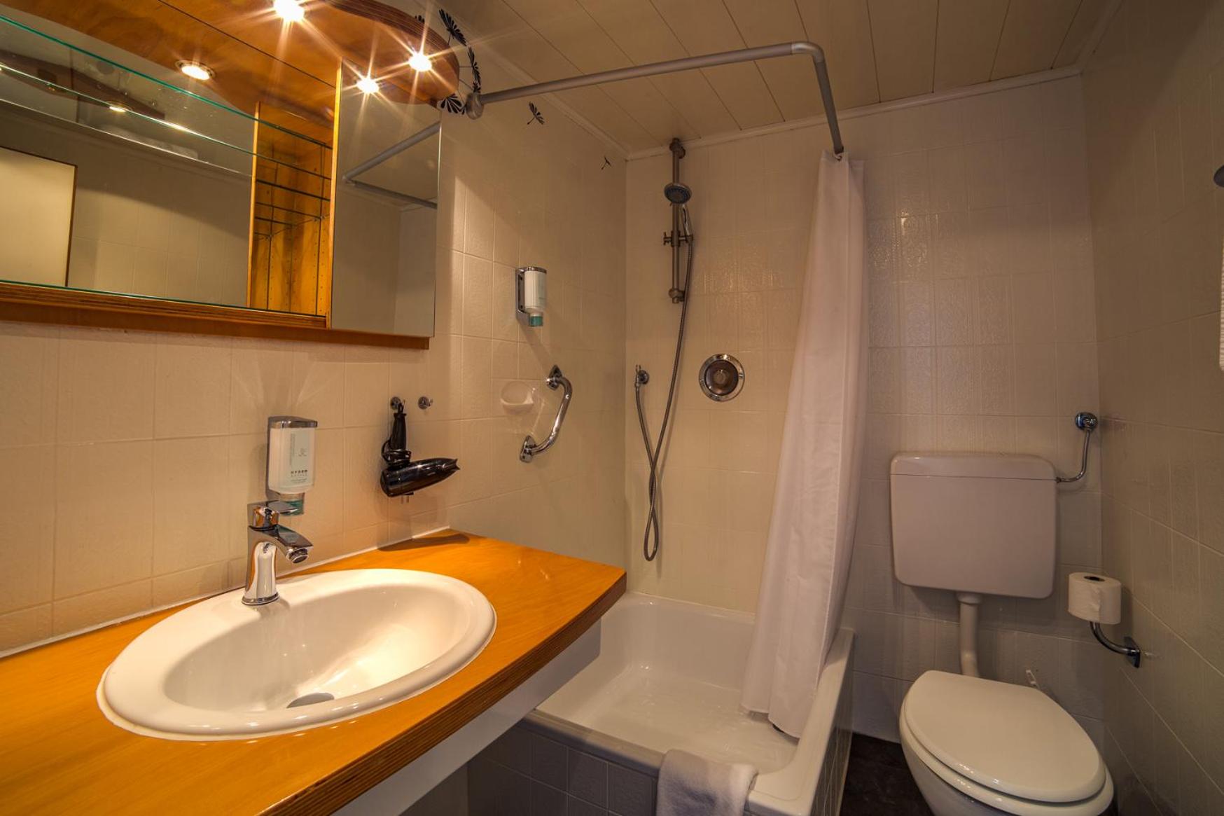 Single Room with Balcony photo 2