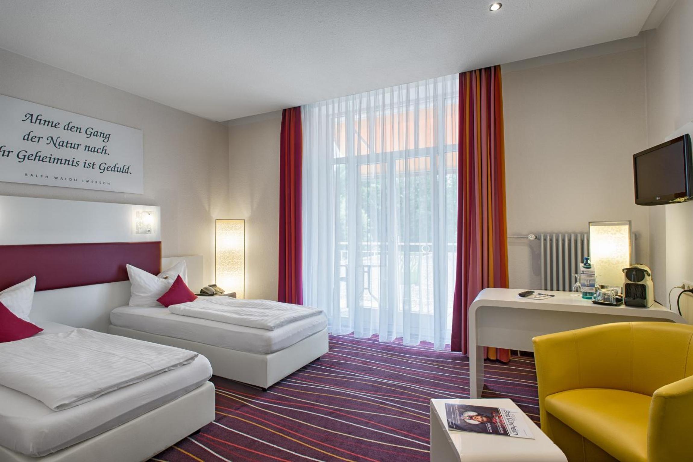 Standard Double Room with Balcony - Photo 2